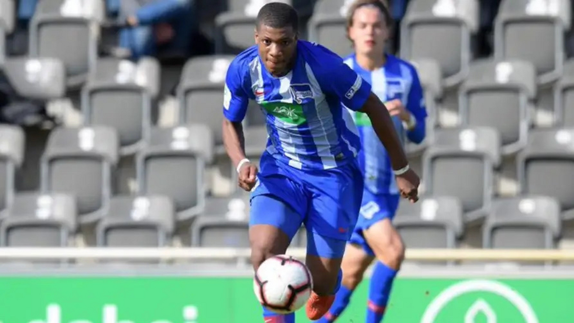 拜仁慕尼黑目前对柏林赫塔的19岁前锋jessic ngankam很感兴趣.