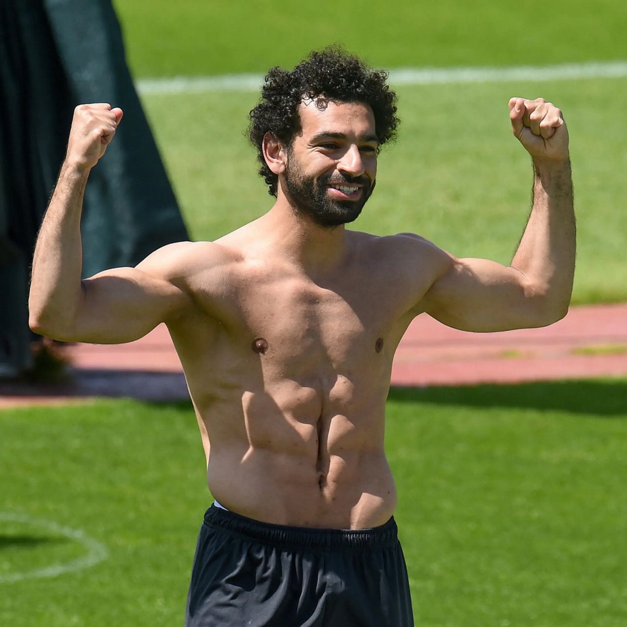 萨拉赫这腹肌太厉害了,中间有条缝是什么意思?#涓流计划