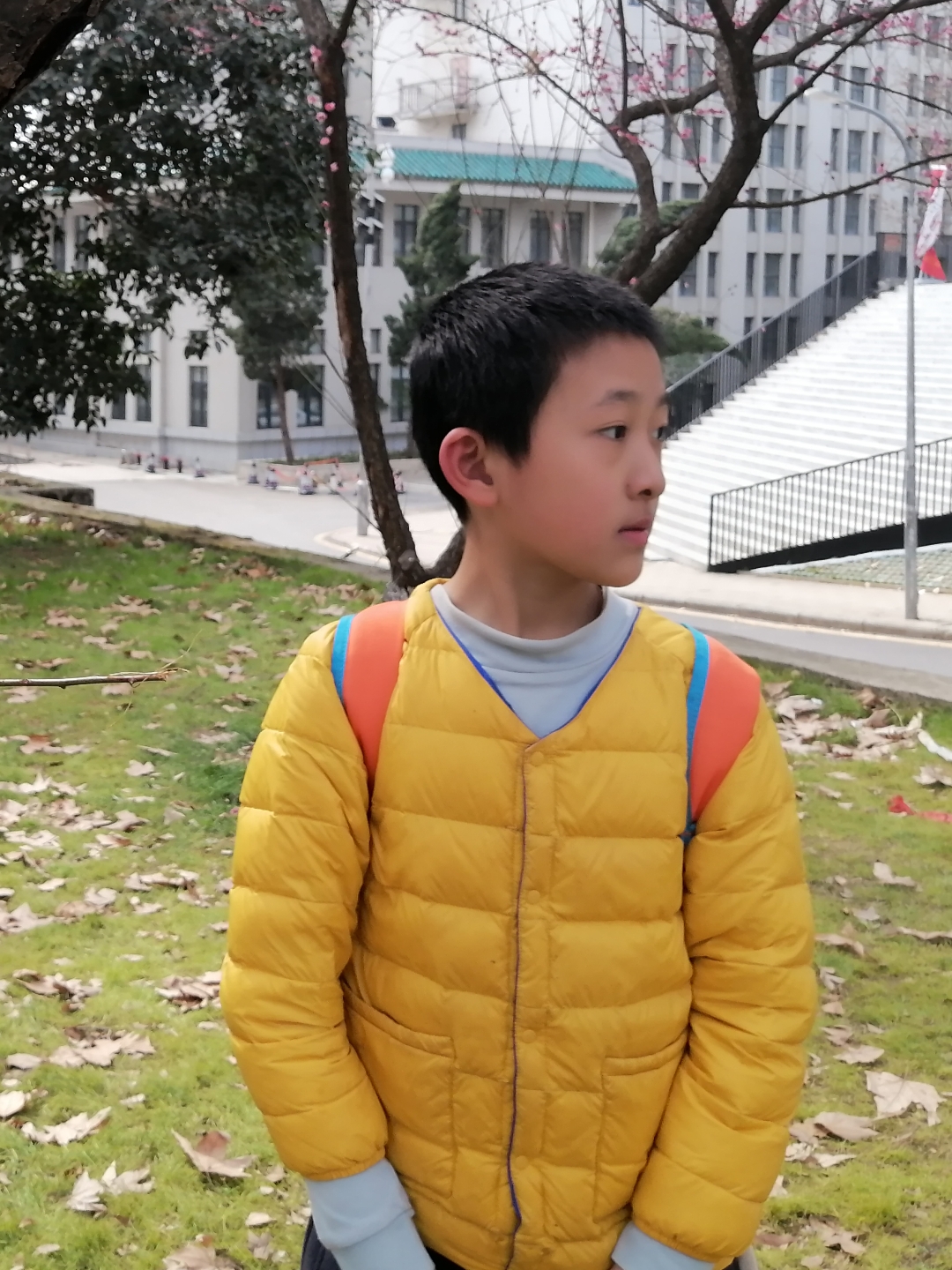 新学期孩子换了新班主任嚎啕大哭,我告诉他感受痛苦这是成长的证明