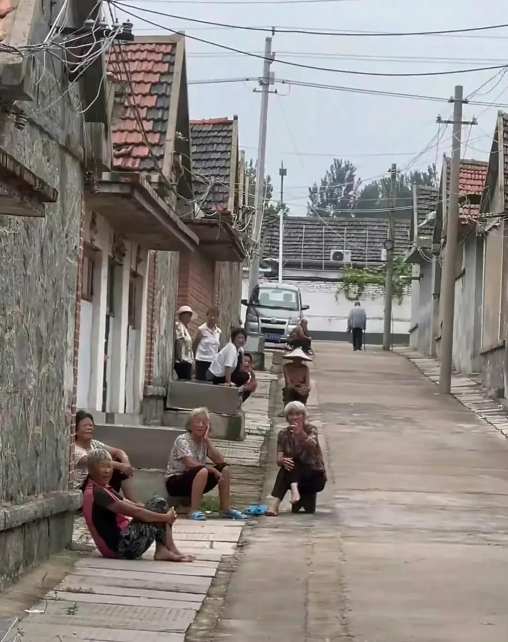 我也想去村口坐着,八卦别人[捂脸][捂脸][捂脸]