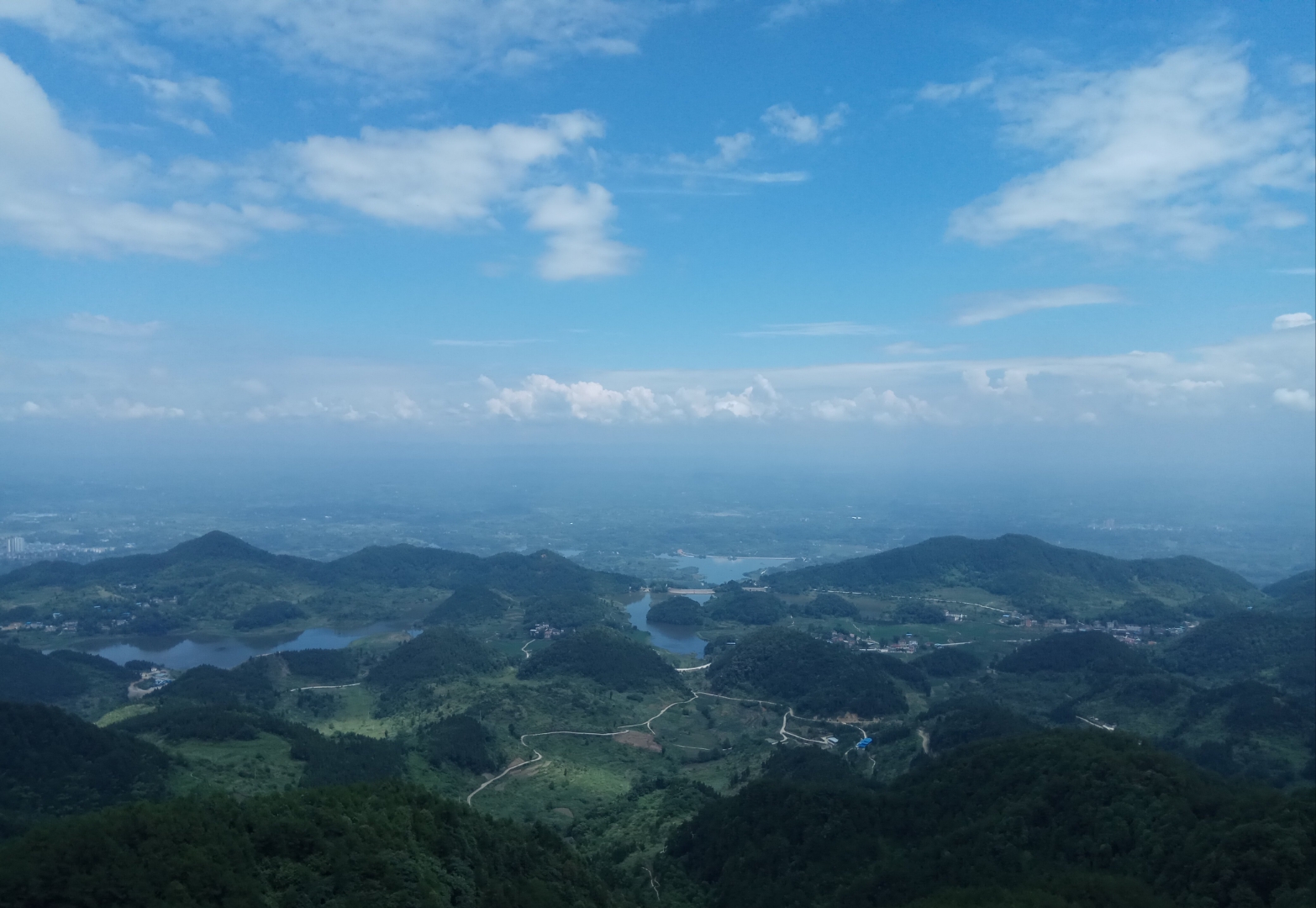 五华山旅游度假风景区:位于川渝交界明月山脉中段,距重庆中心城区95