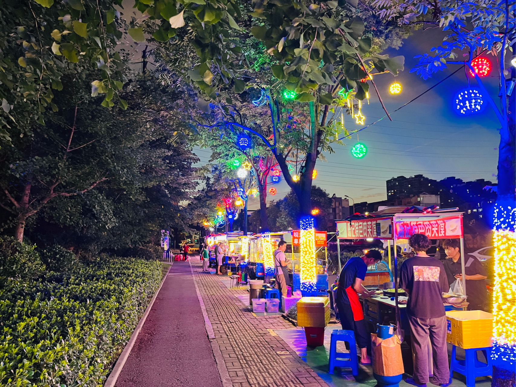 打卡芜湖万春夜市,小吃摊[滑稽]#芜湖# #芜湖夜市# #芜湖美食记录