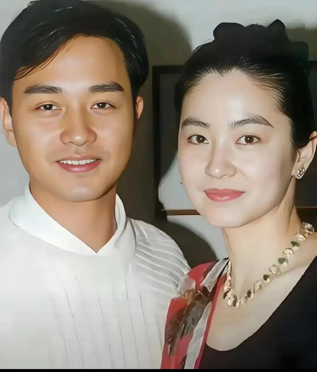 林青霞和张国荣竟然还有这张合影,第一次看到,真的是难得一见