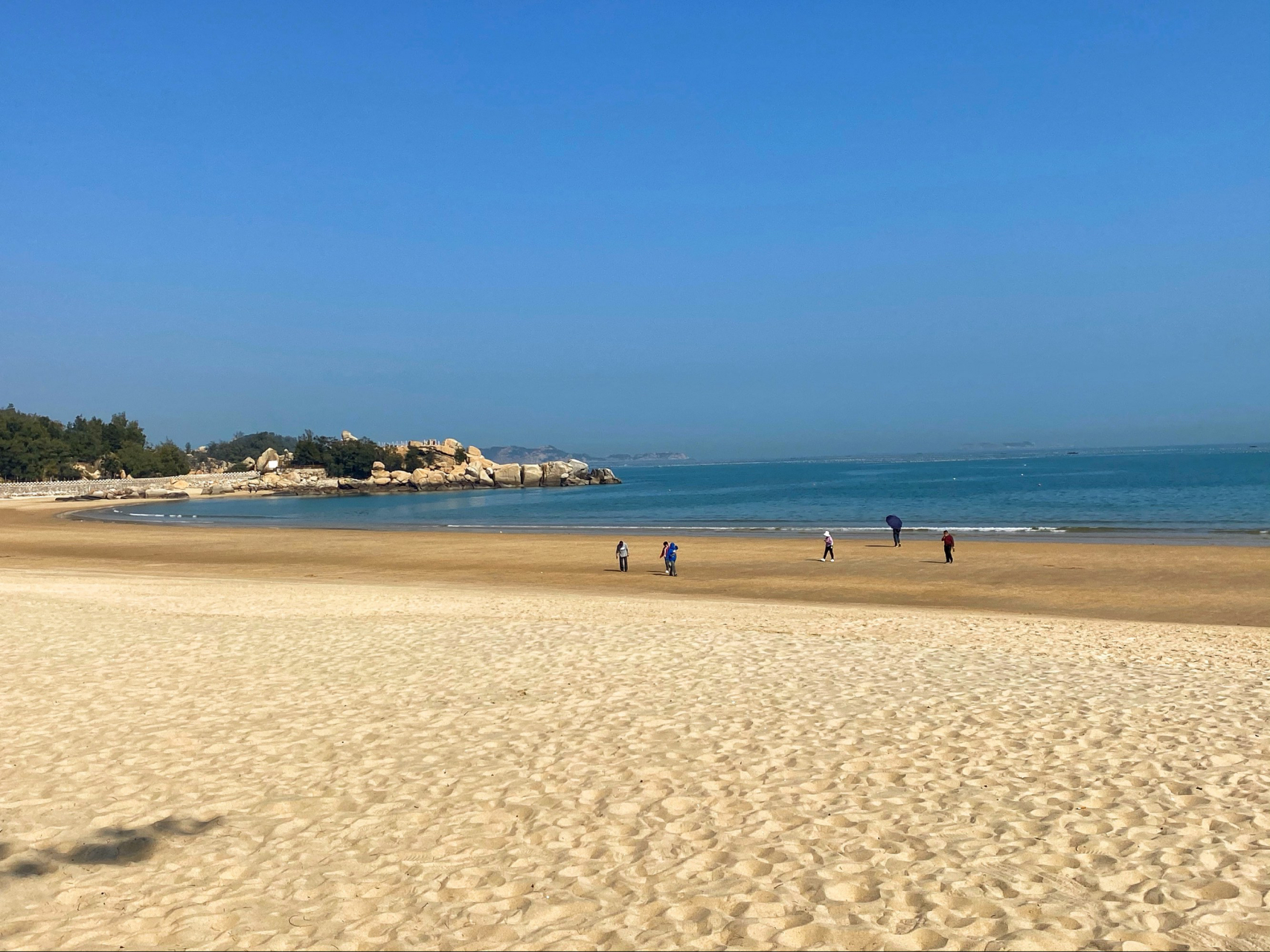 坛南湾,位于福州平潭岛东南,这是一处天然浴场,沙滩岸线22公里.