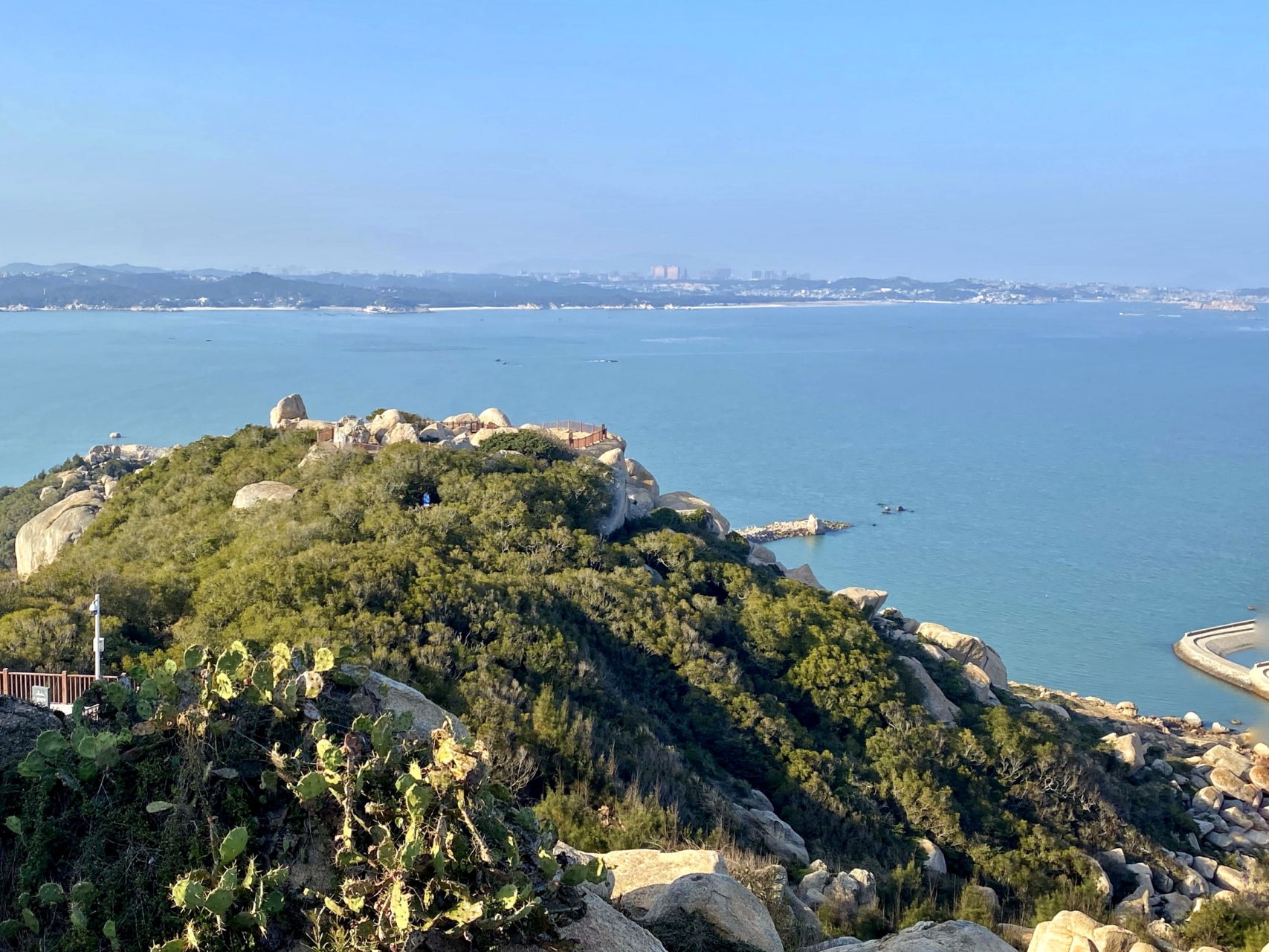 福州平潭将军山,海拔104米,面积约1.