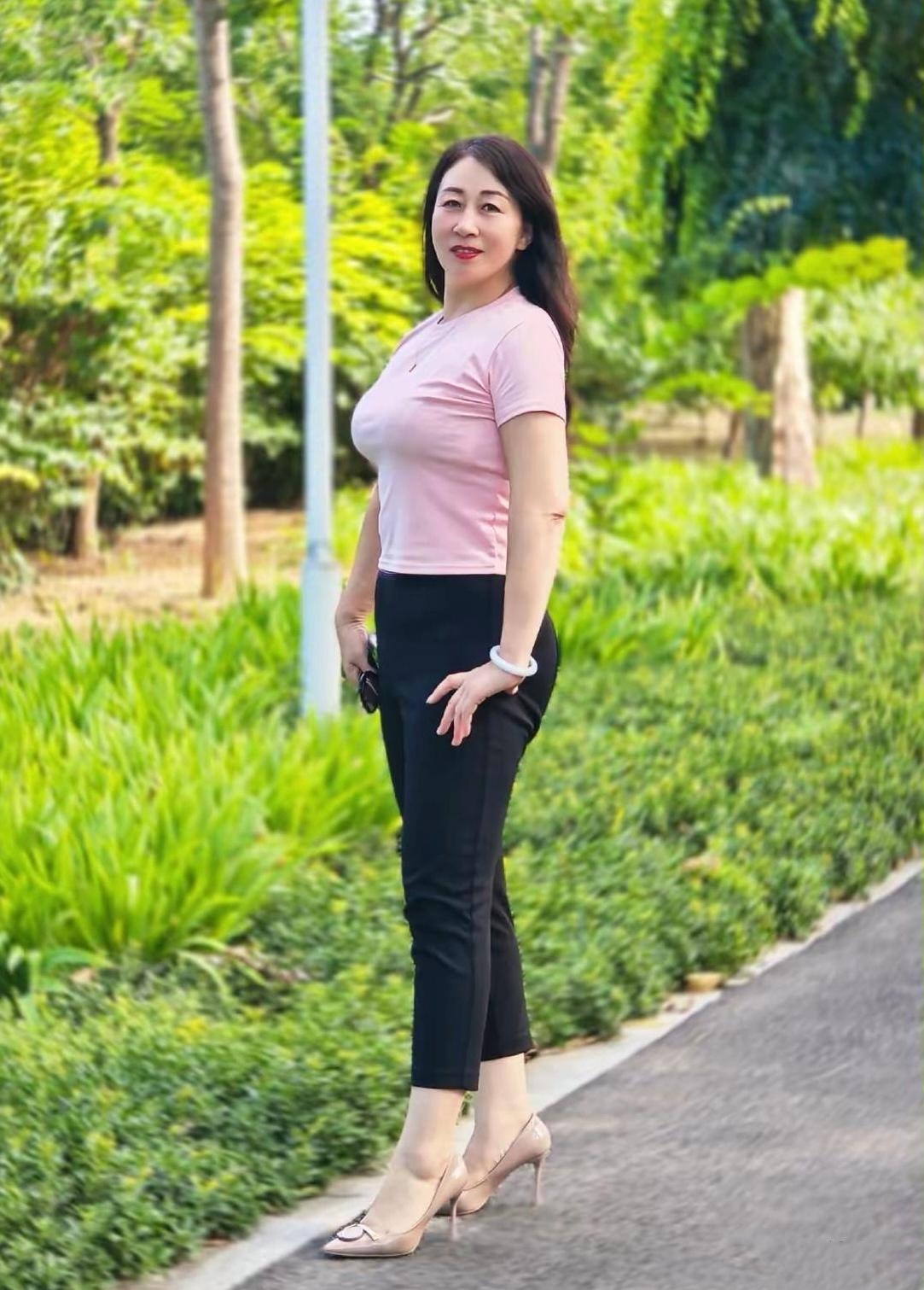 哈哈,谁说岁月不饶人,大姐自有妙计,把每一天都过成诗!