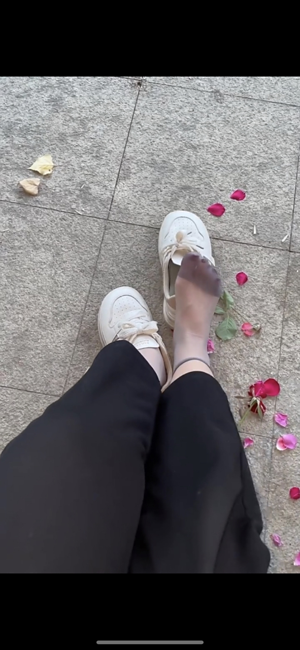 太热了,脚心全是汗#丝袜