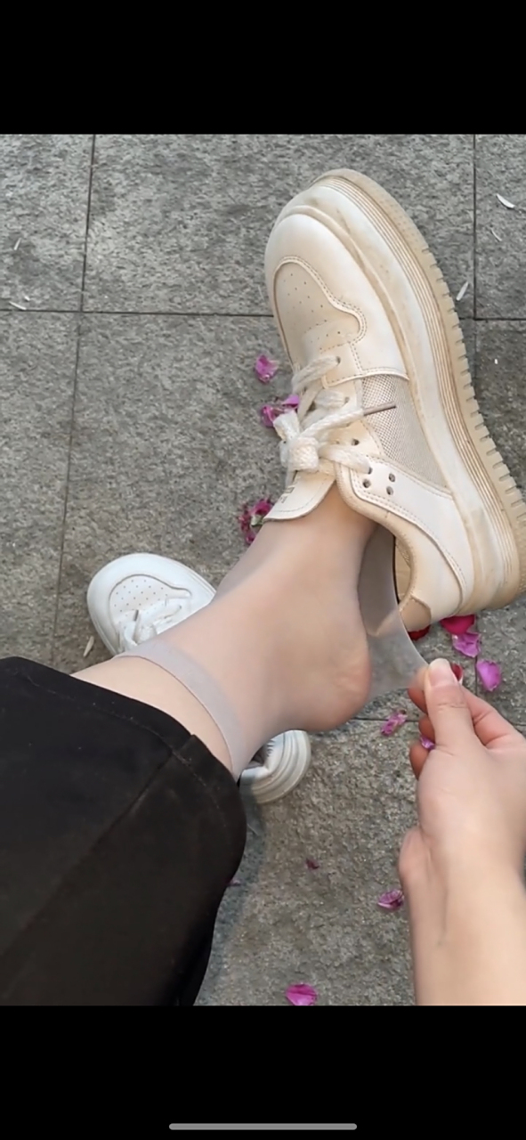 太热了,脚心全是汗#丝袜