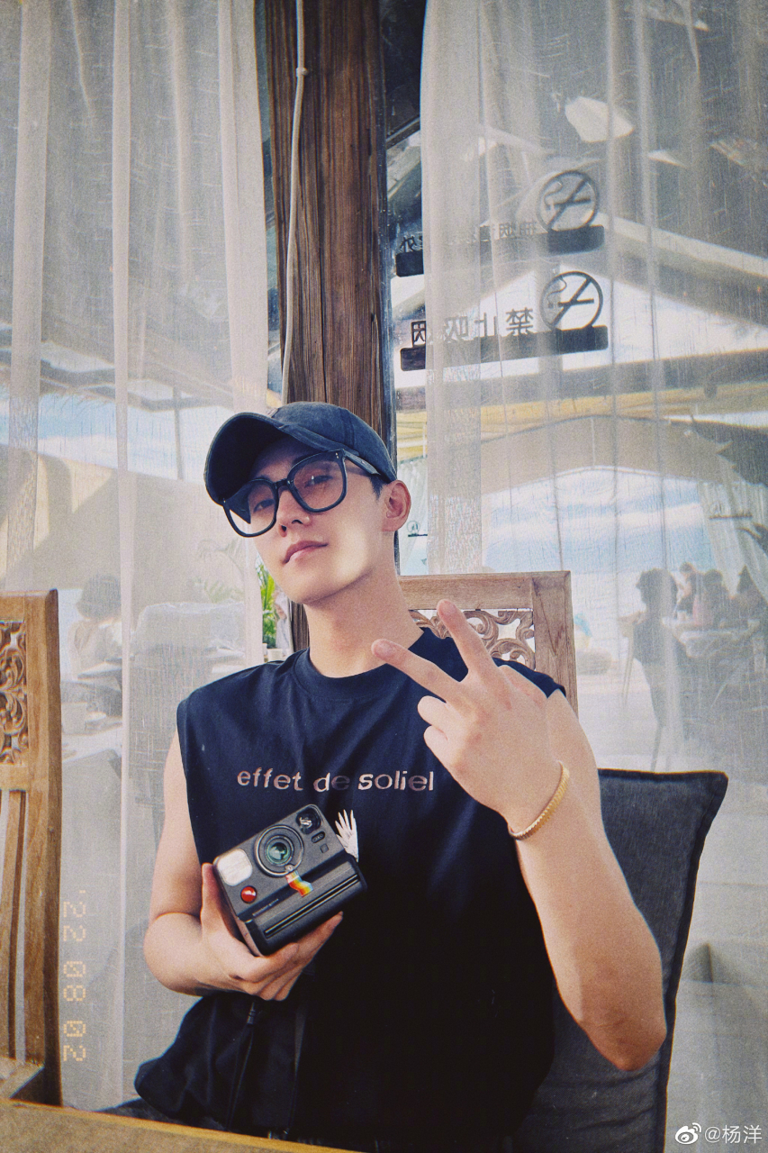 杨洋王楚然恋情曝光#  杨洋王楚然俊男美女是真的很喜欢比耶7015