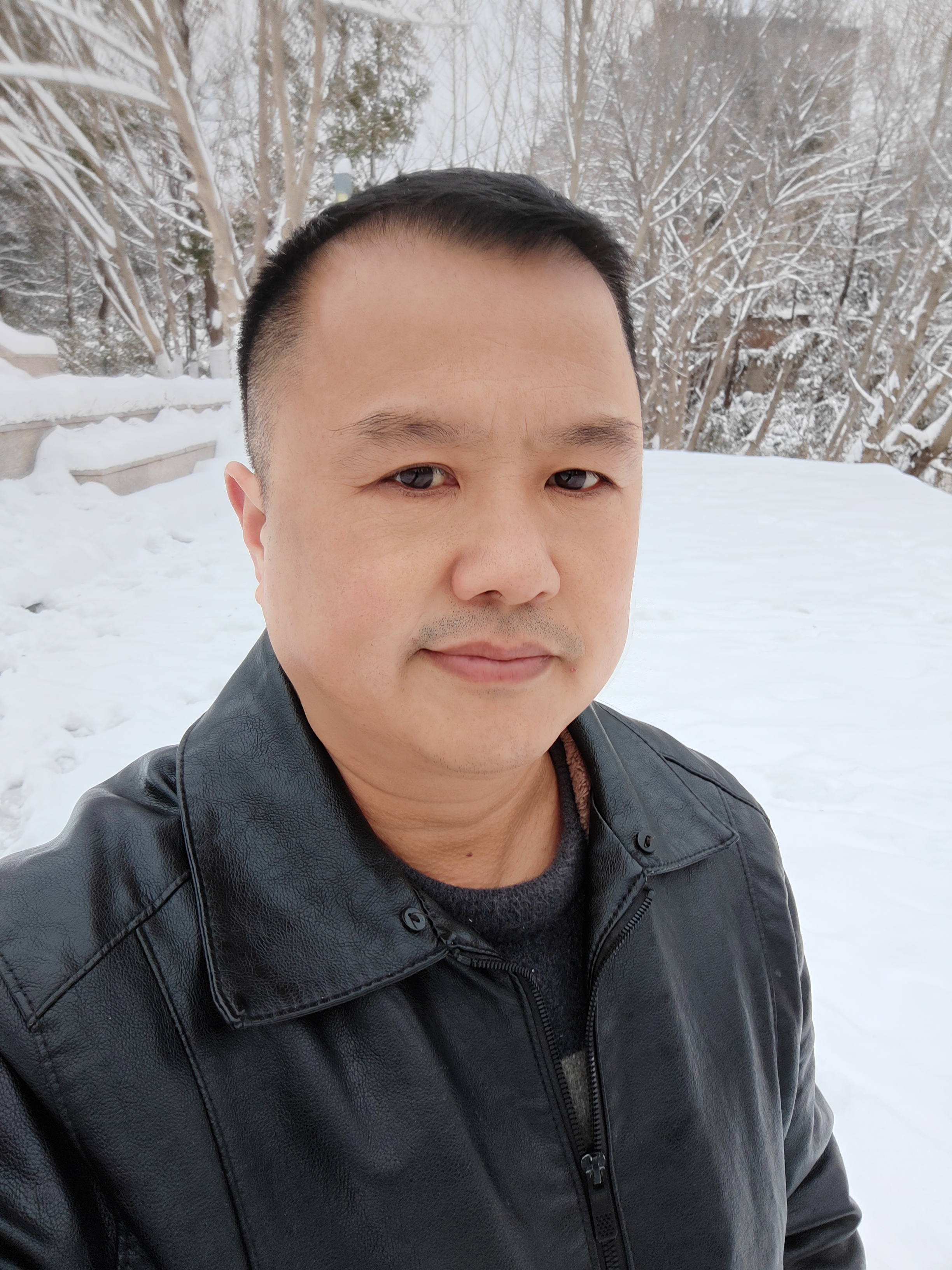 笔名:枫叶飘零,一叶舟.业余喜欢近体诗词的创作