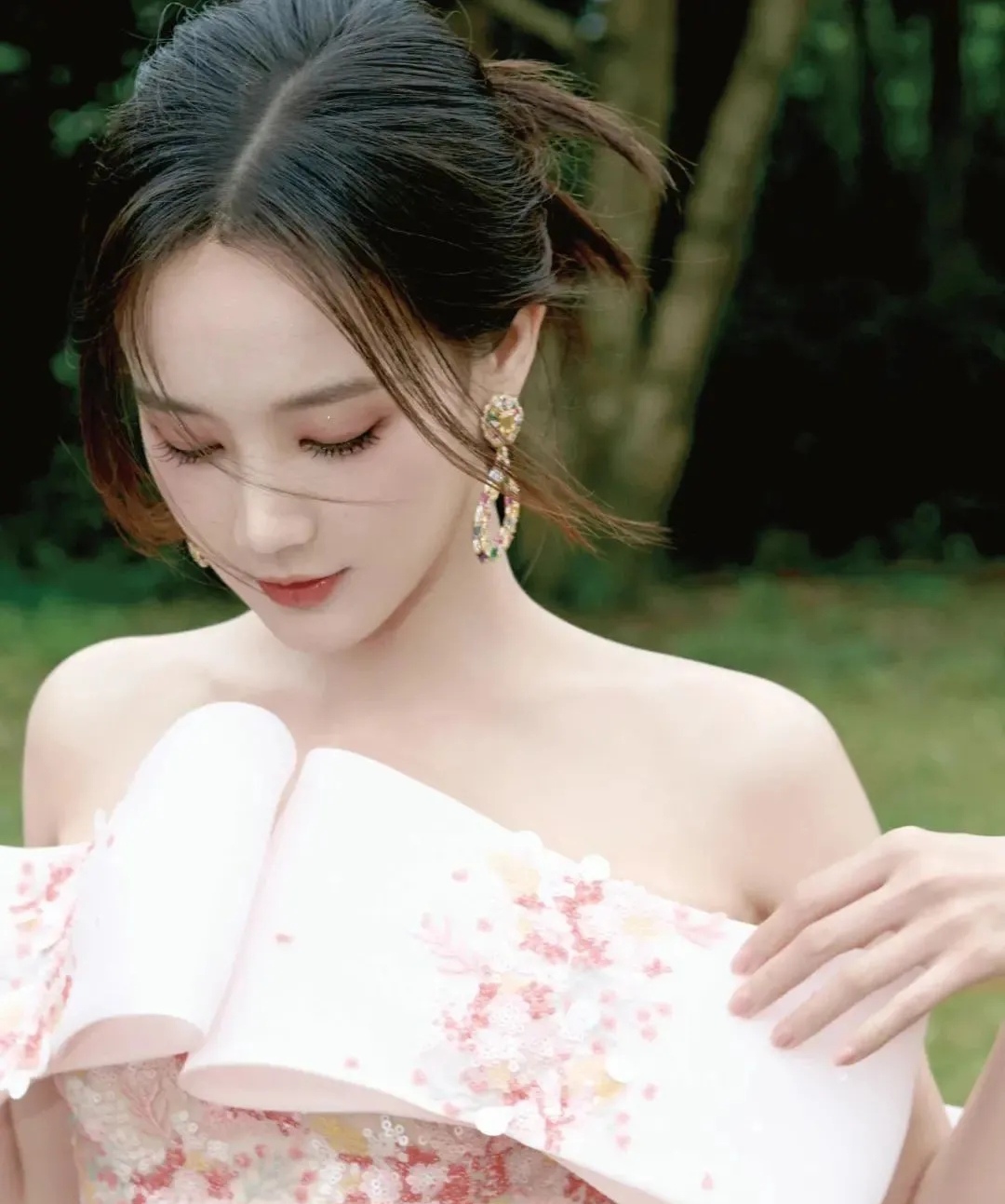 李一桐# 一袭碎花裙,宛如花仙子!