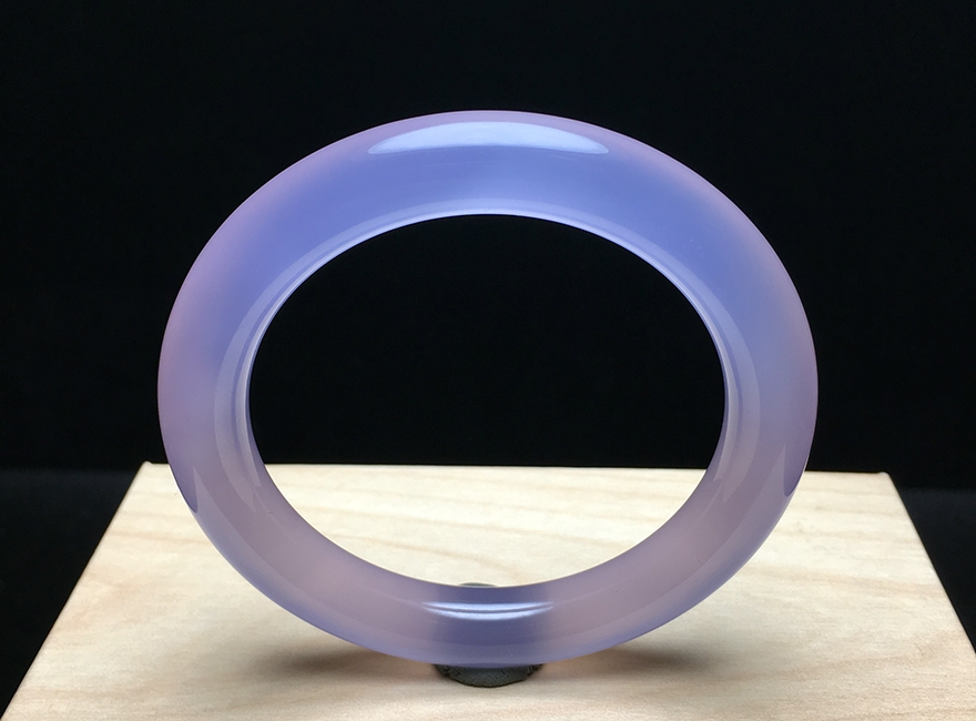 分享一下收藏的巴西玛瑙手镯:原色无烧紫罗兰圆条手镯