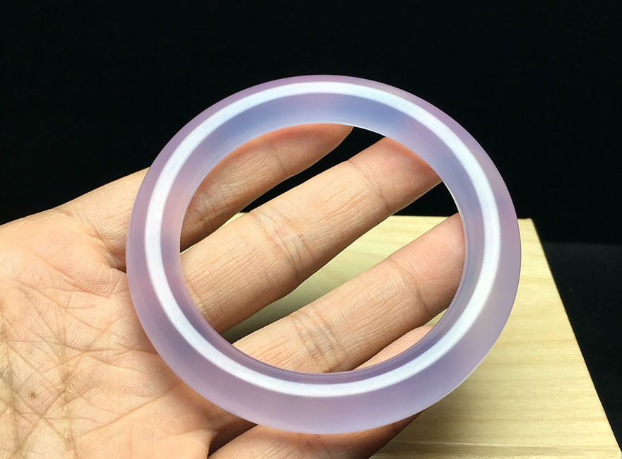 分享一下收藏的巴西玛瑙手镯:原色无烧紫罗兰圆条手镯