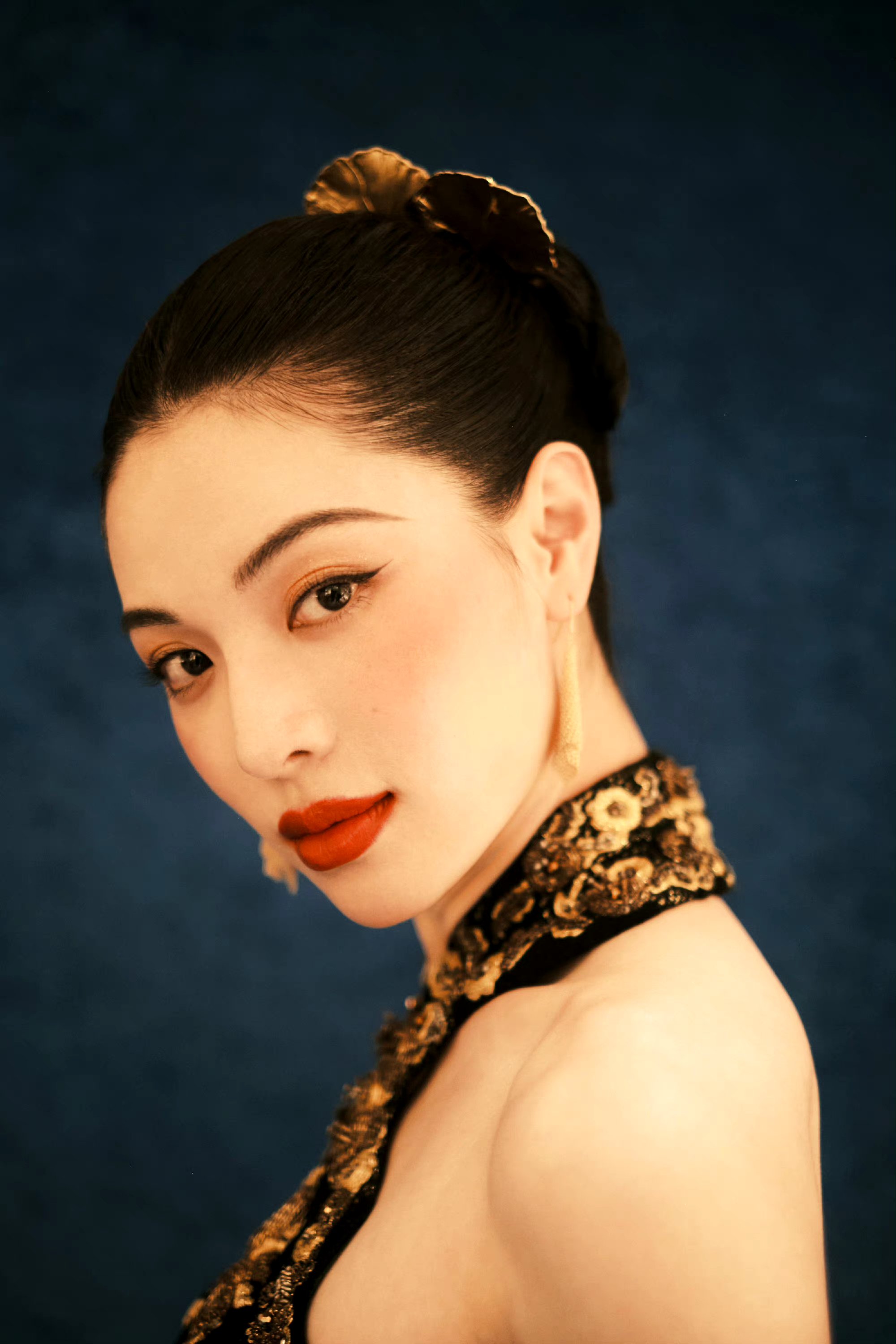 钟楚曦#钟楚曦# #戛纳电影节开幕红毯# #钟楚曦夏纳红毯东方美人