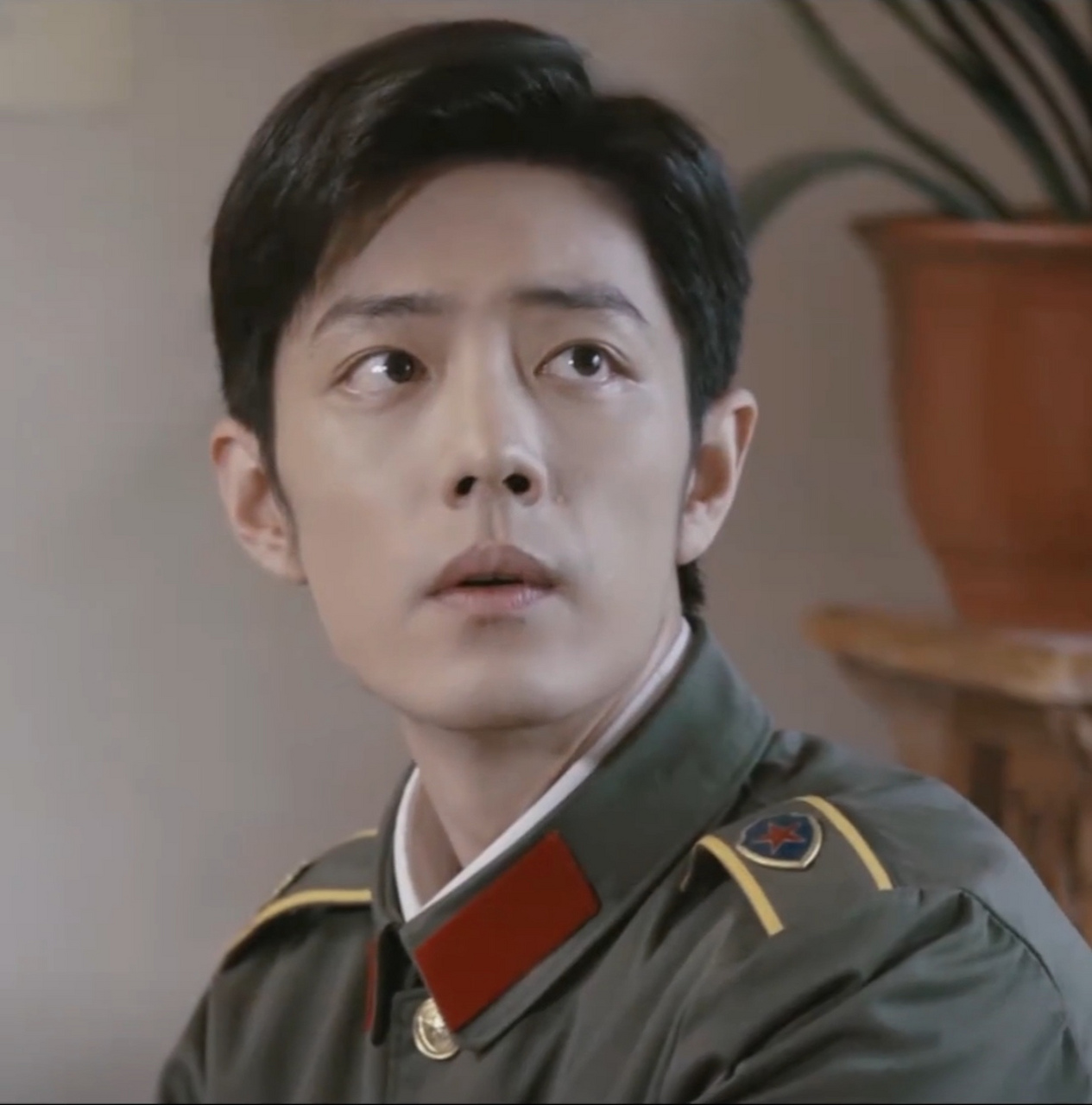 刚毅正直帅气的肖春生制服诱惑,我承认我是个俗人,完全被拿捏住了!