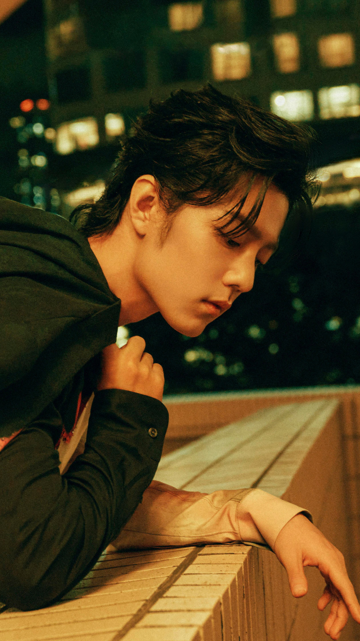 天呐,顶级神颜,港风味儿十足的肖战登场,绝了!氛围感之神!#肖战