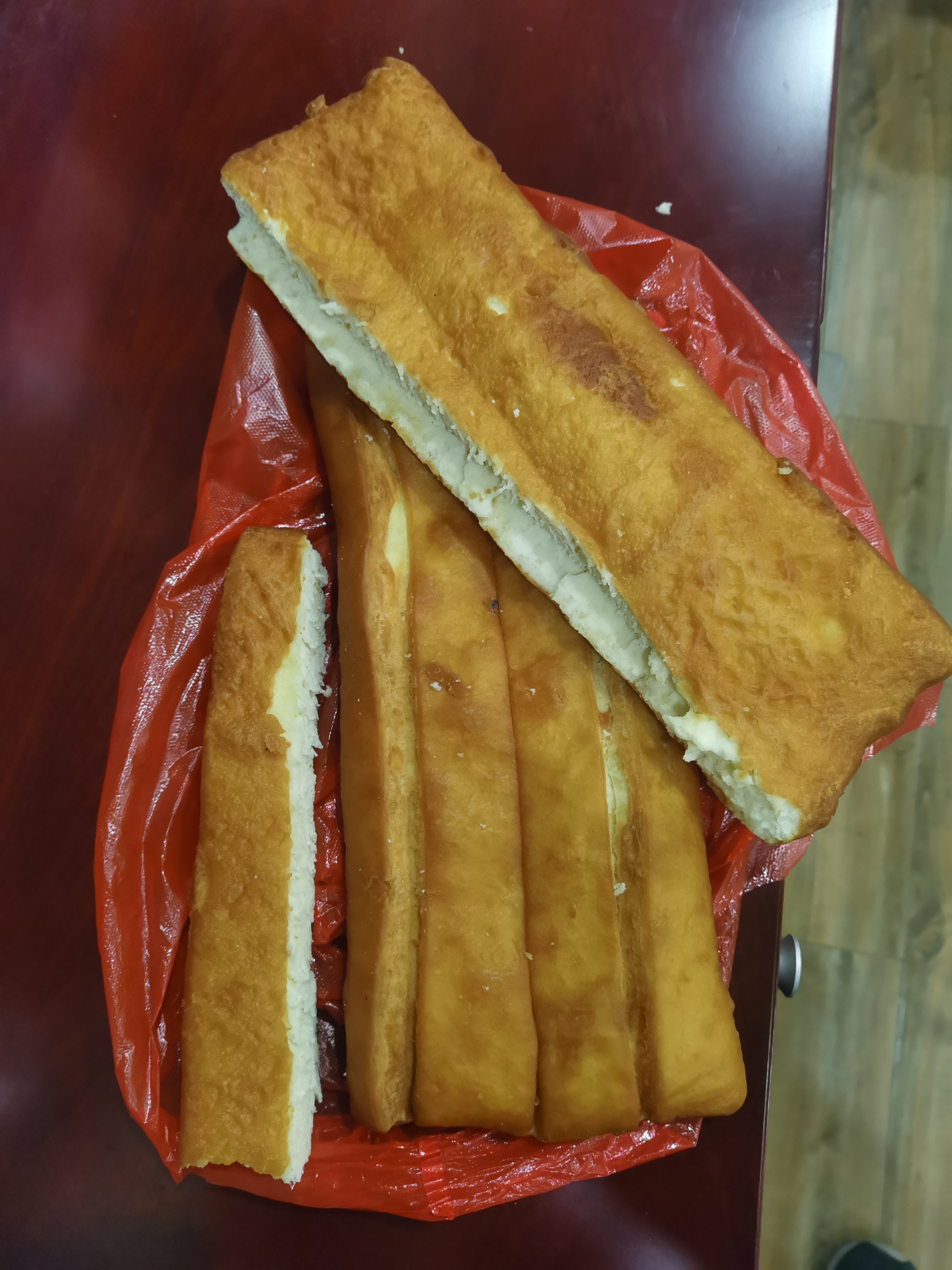 我刚来焦作武陟这边一个农村一企业上班,碰到同事的儿子结婚,给我送一