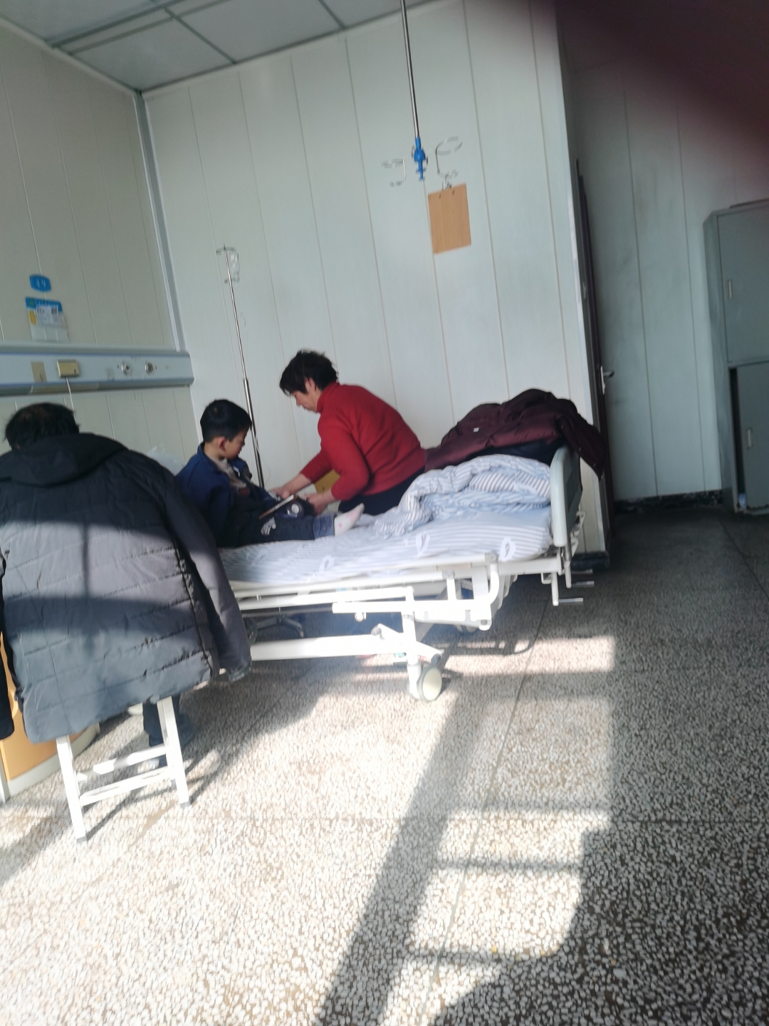 患者激增医护人员大面积感染(医务人员遭受感染的处理预案)