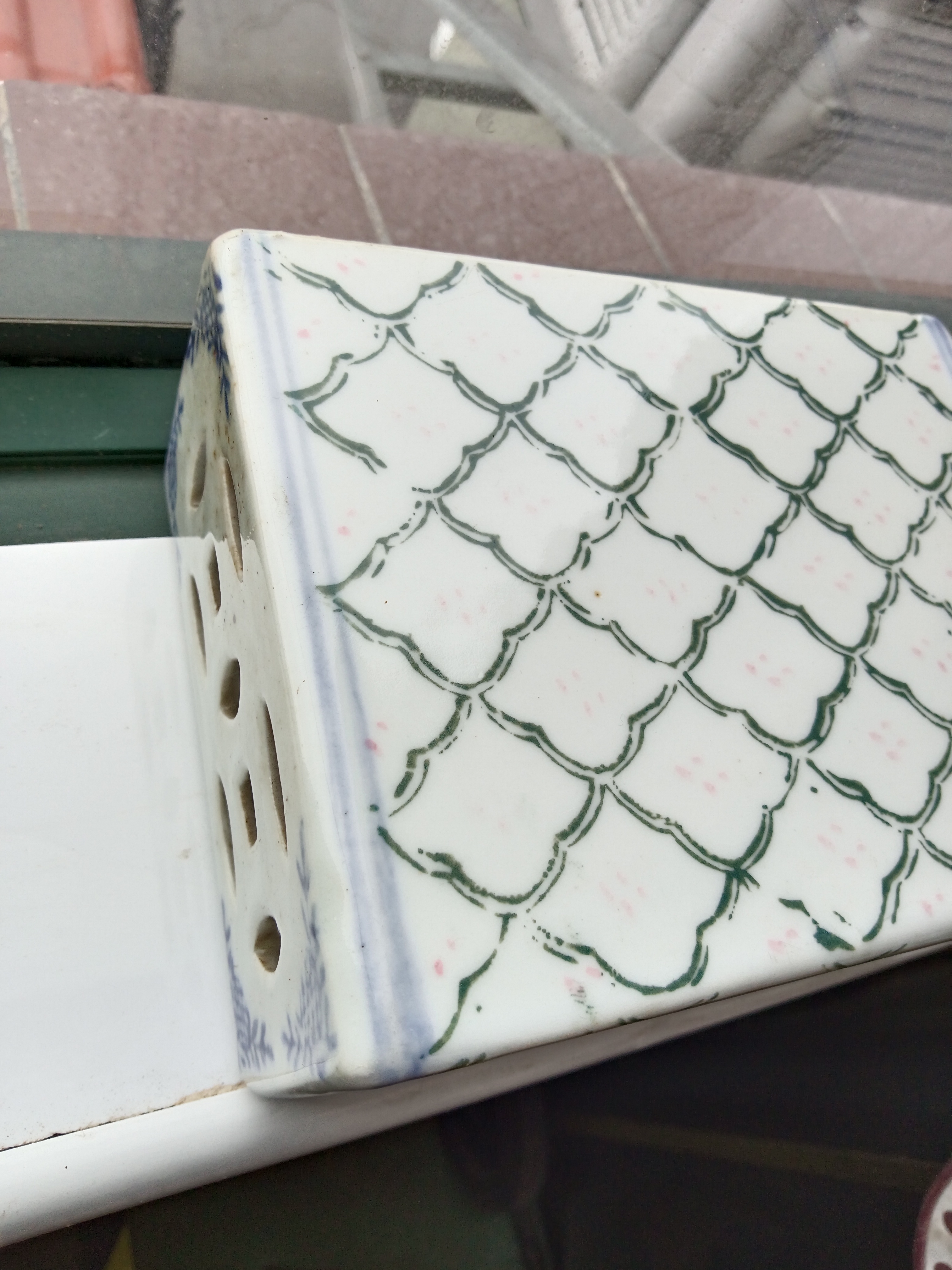 民国老医生用的脉枕是醴陵瓷画格格纹釉下彩,全品.