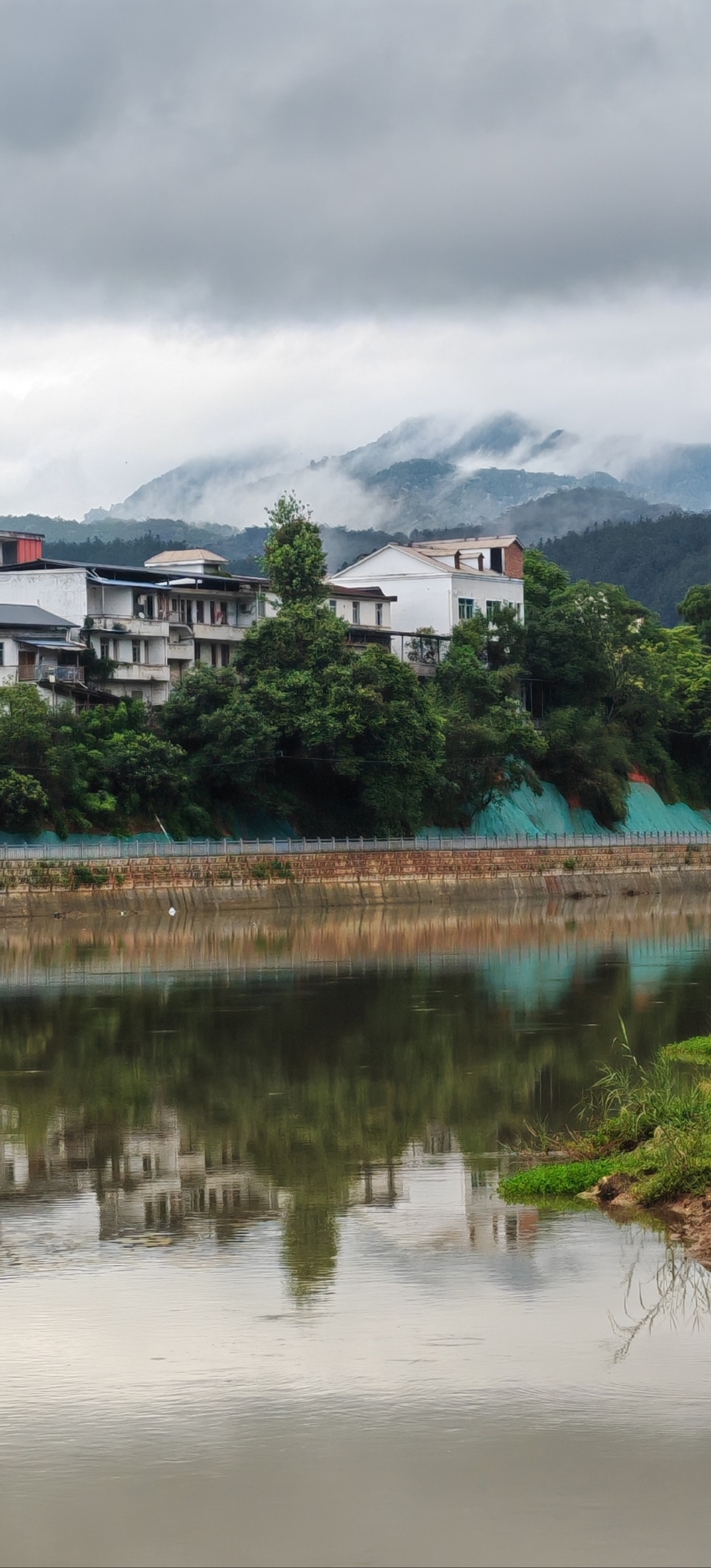 雨后乡村美景图片