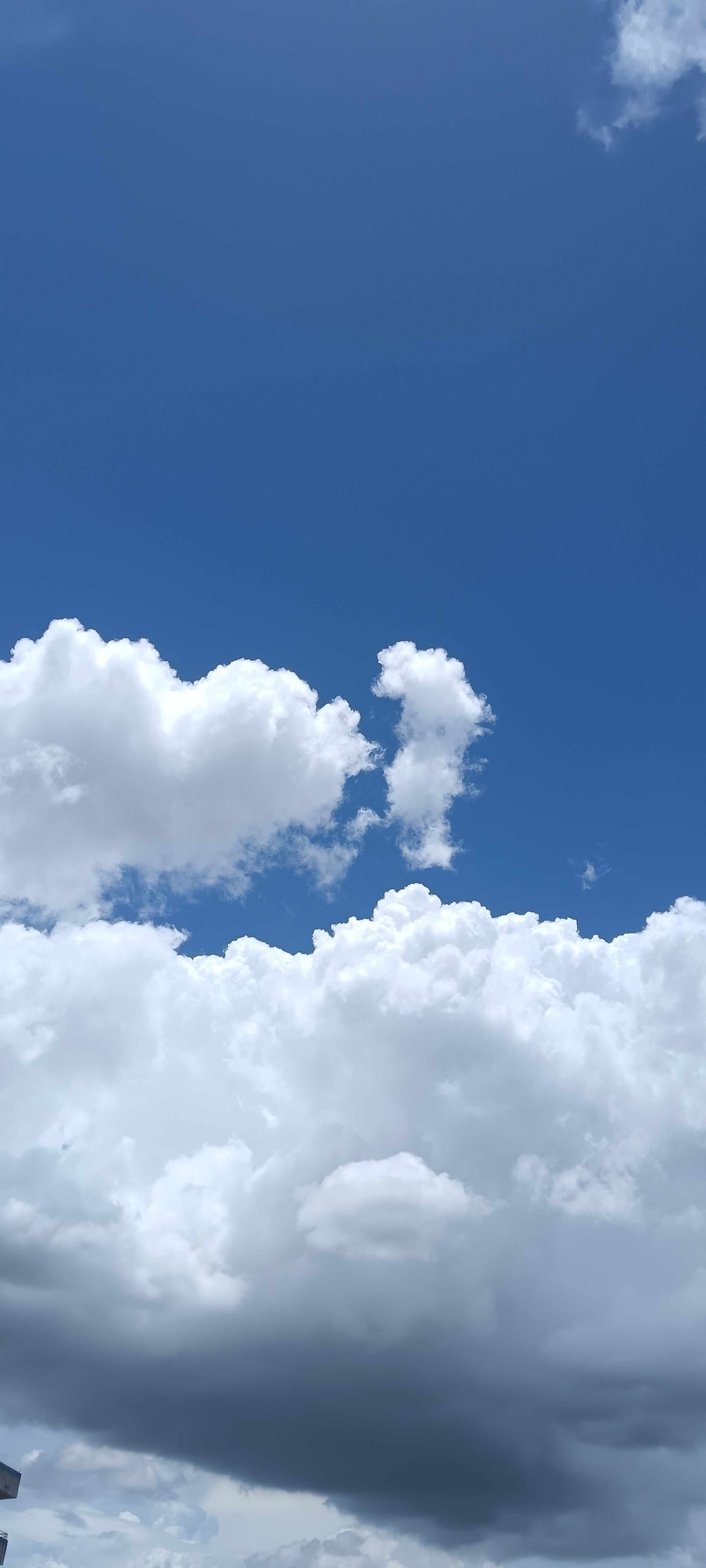 蓝天白云如画,心情瞬间放飞