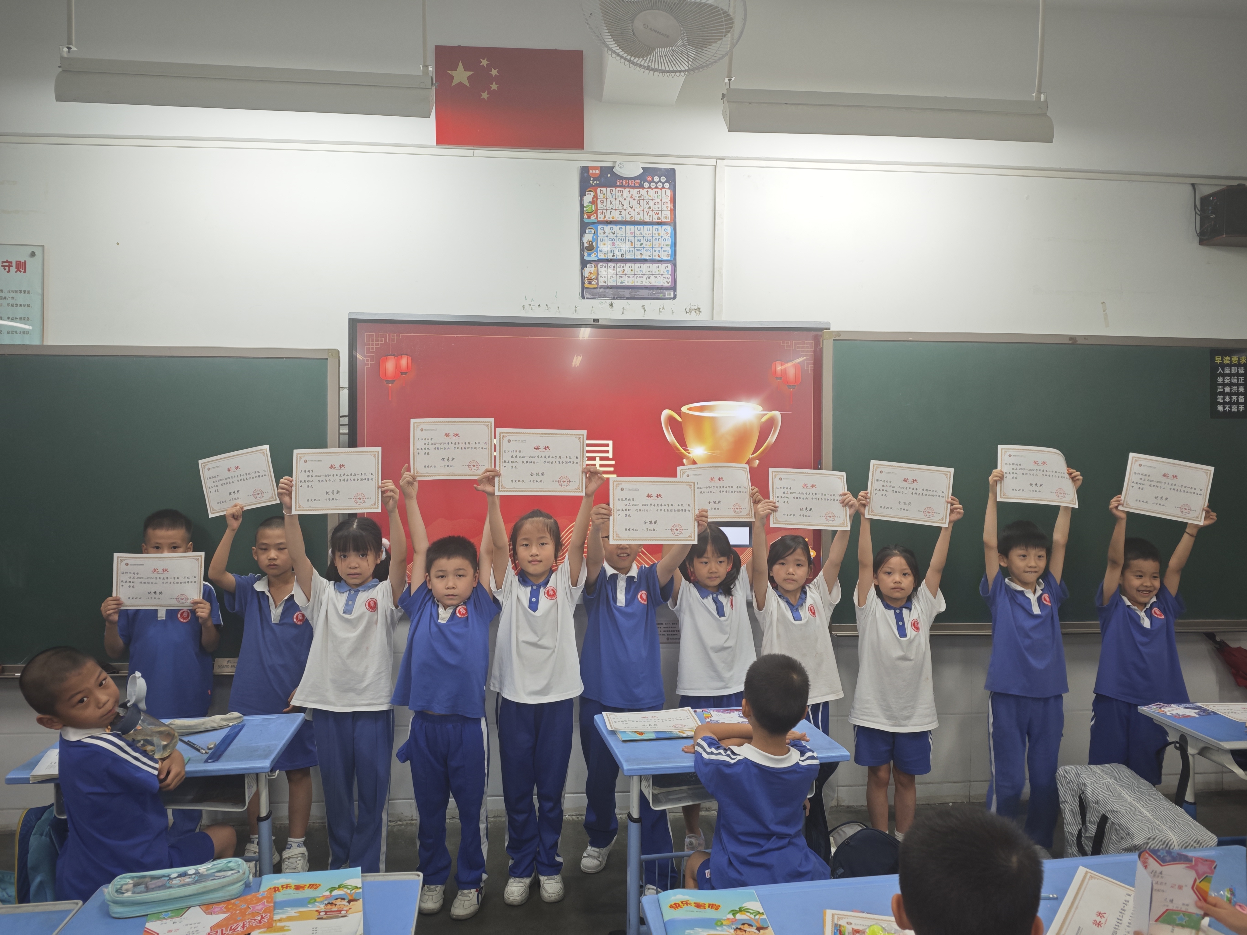 孩子们,好样的,为你们点赞 时间过得真快,官田学校一年级三班的学生们