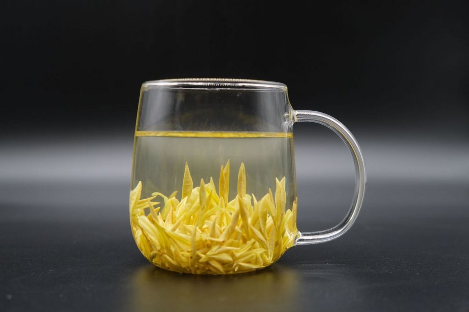 徽韵天香黄金芽# 广德黄金芽是名茶皇冠上一颗璀璨的明珠,处于神奇的