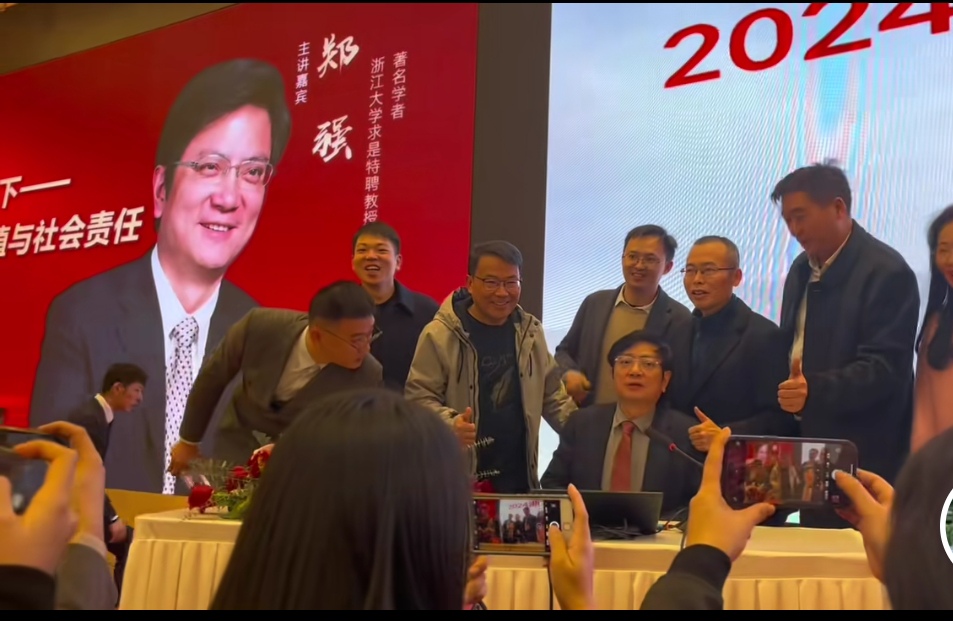昨日,浙江大学举行cce校友论坛,近千名杰出校友参与,毕业于浙大的郑强