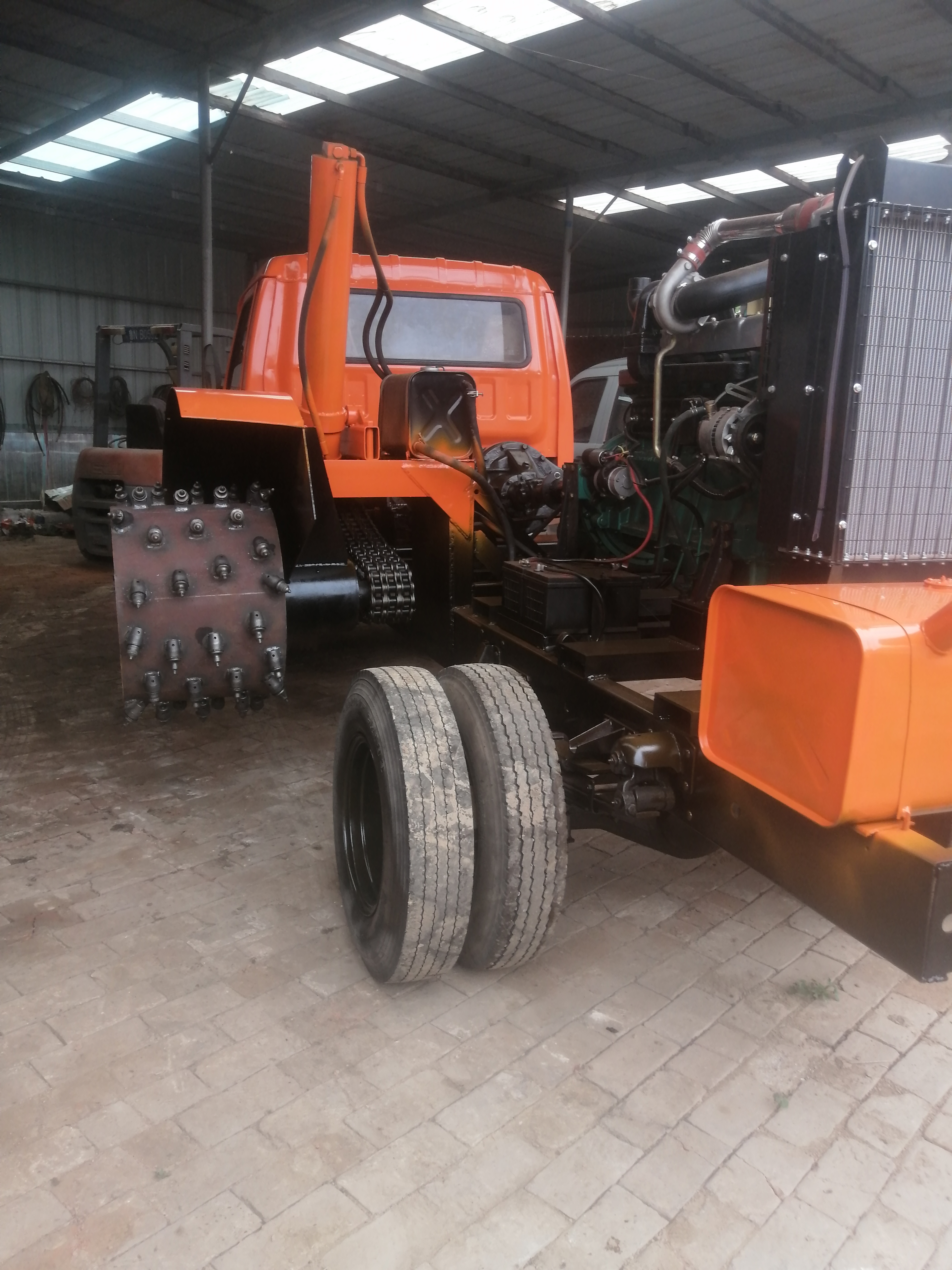 路沿石开沟机最新产品,开沟齐整,效率高