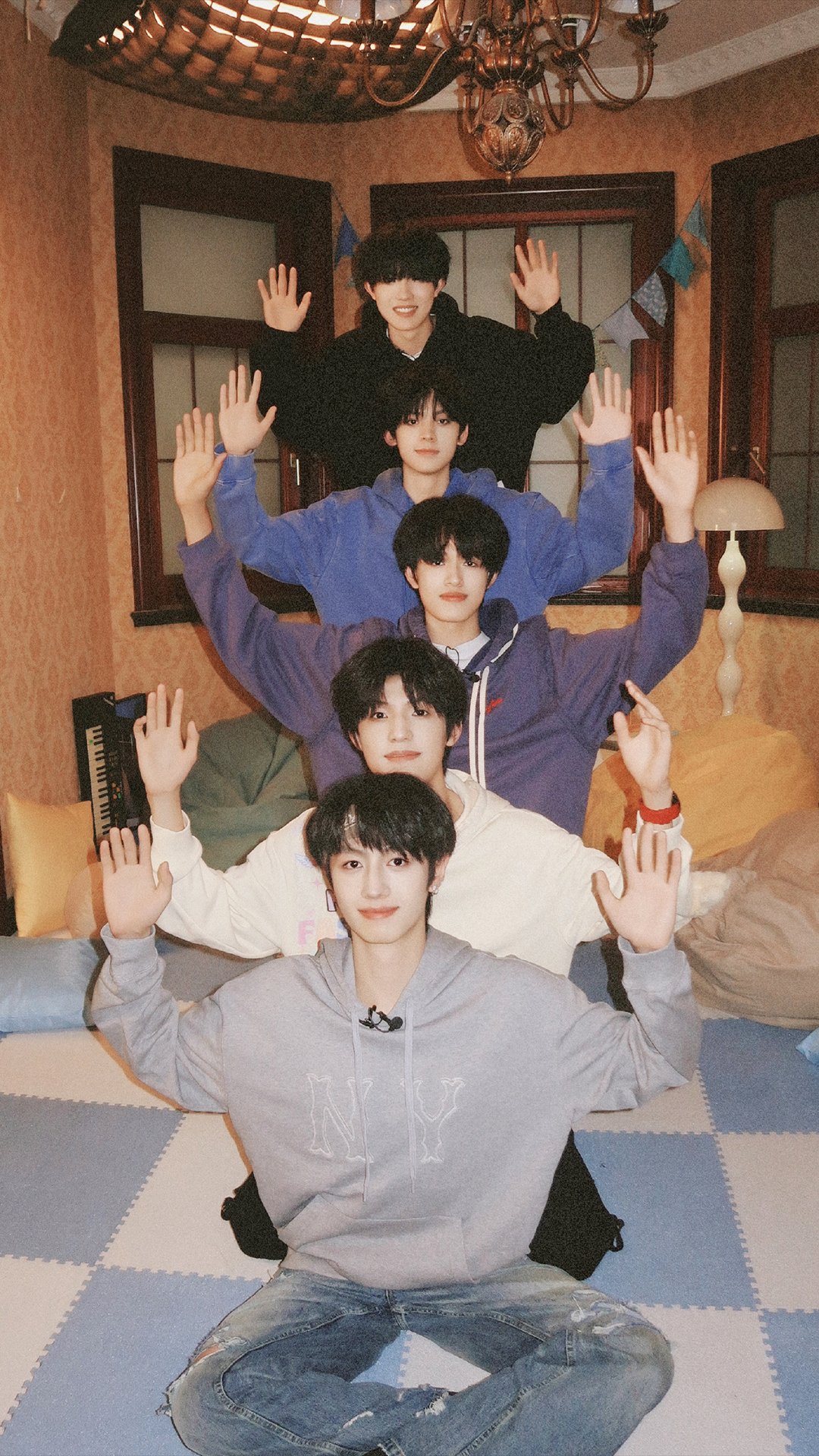 更新! 三比们的合照哦~#tf家族# #tf家族三代
