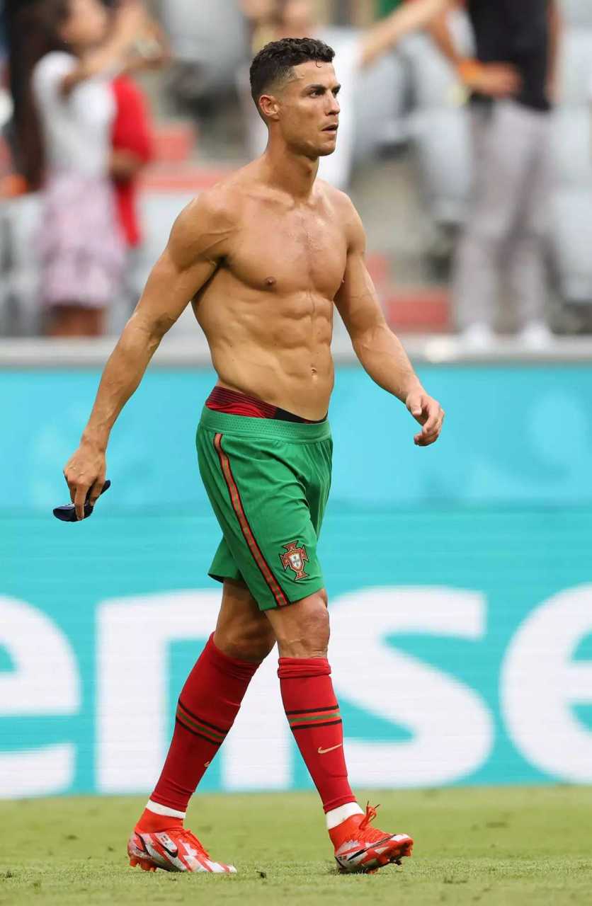 深圳市浩达投资控股有限公司:c罗身材好吗 来一组c罗身材特写,完美