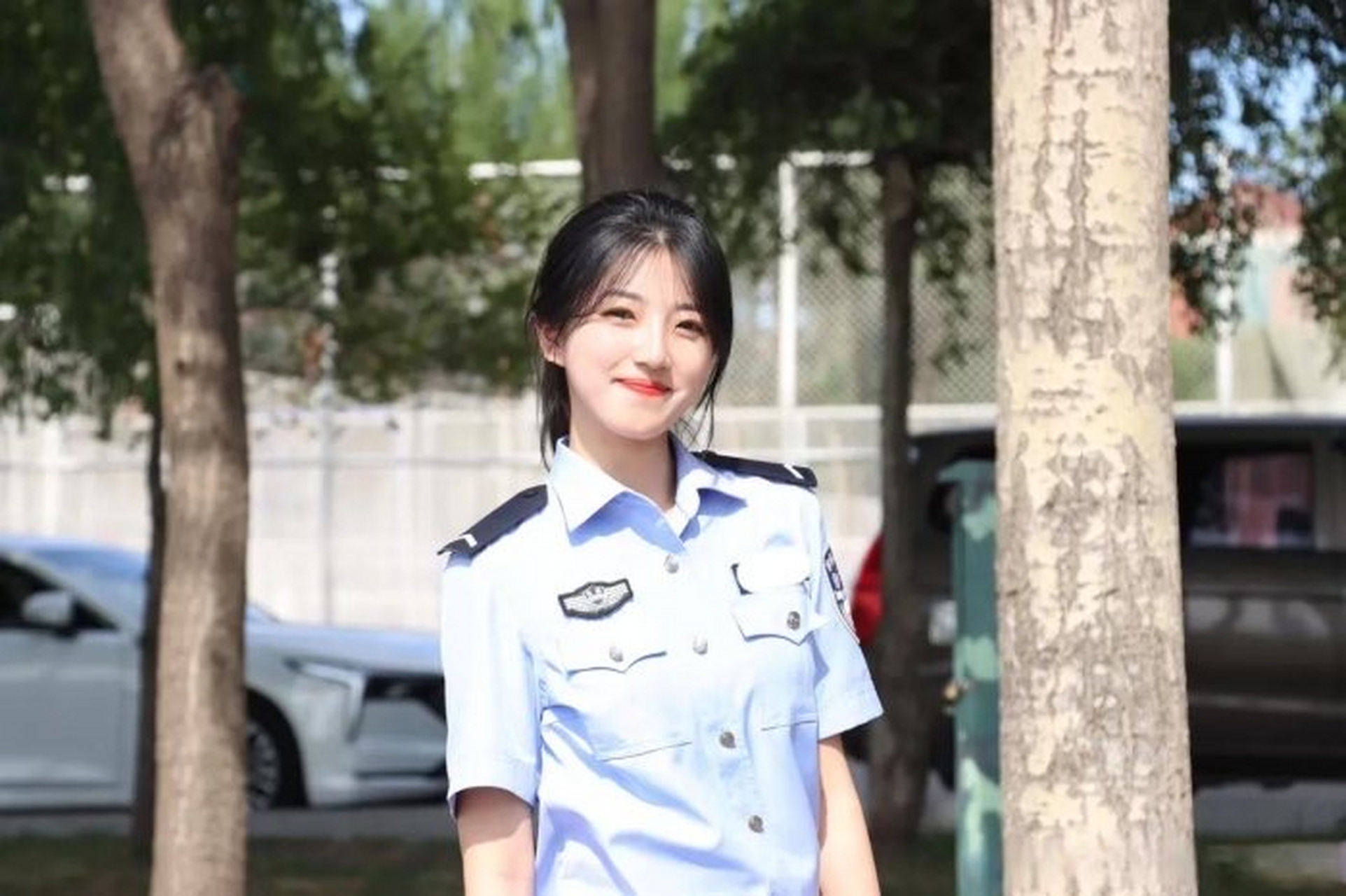 阳光美丽的女警95