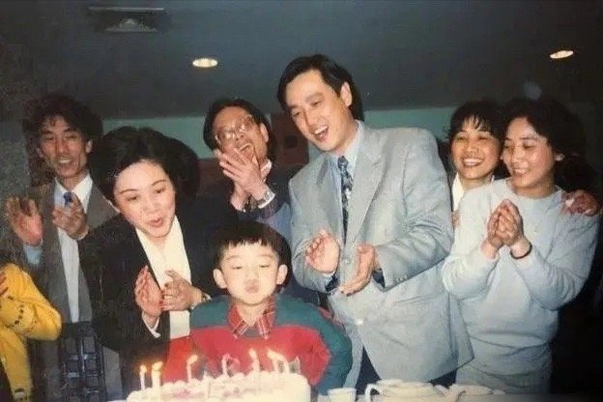 原来郑恺才是真正的隐藏富豪,生于富家子弟,读大学时每天开车上学