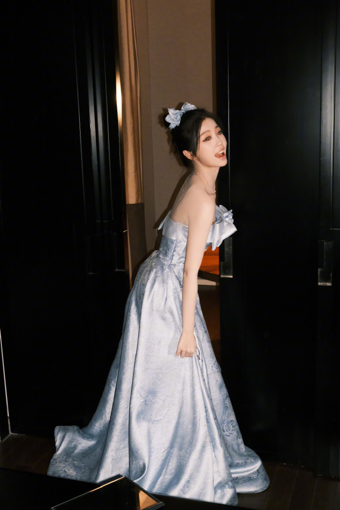 欣欣宝贝@演员虞书欣