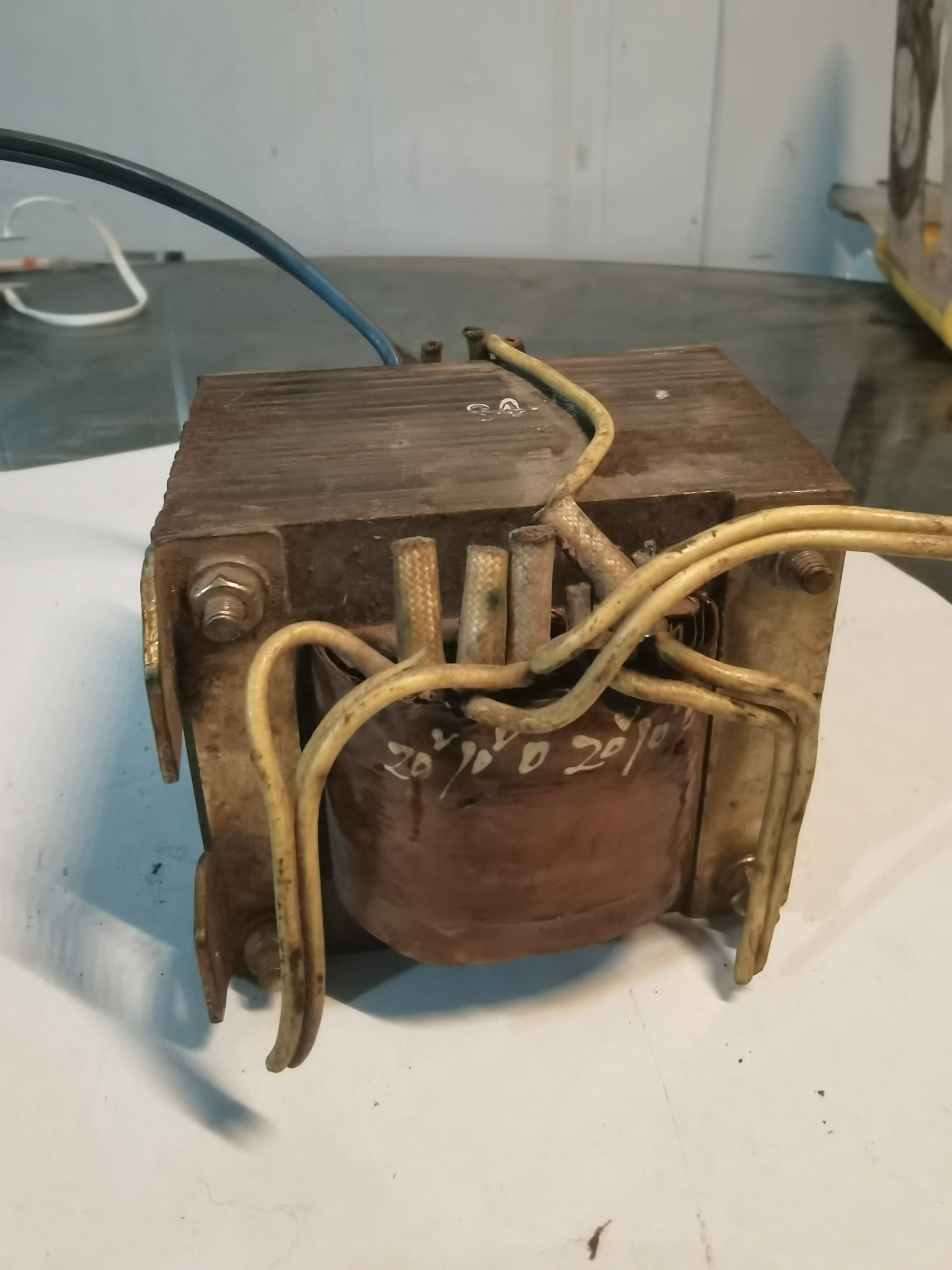 老变压器,84年产,近全新的,没使用过