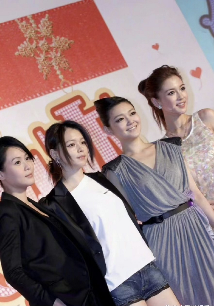 在的全城热恋中第一次看到baby,就觉得这个女孩好漂亮,在一众明星中都