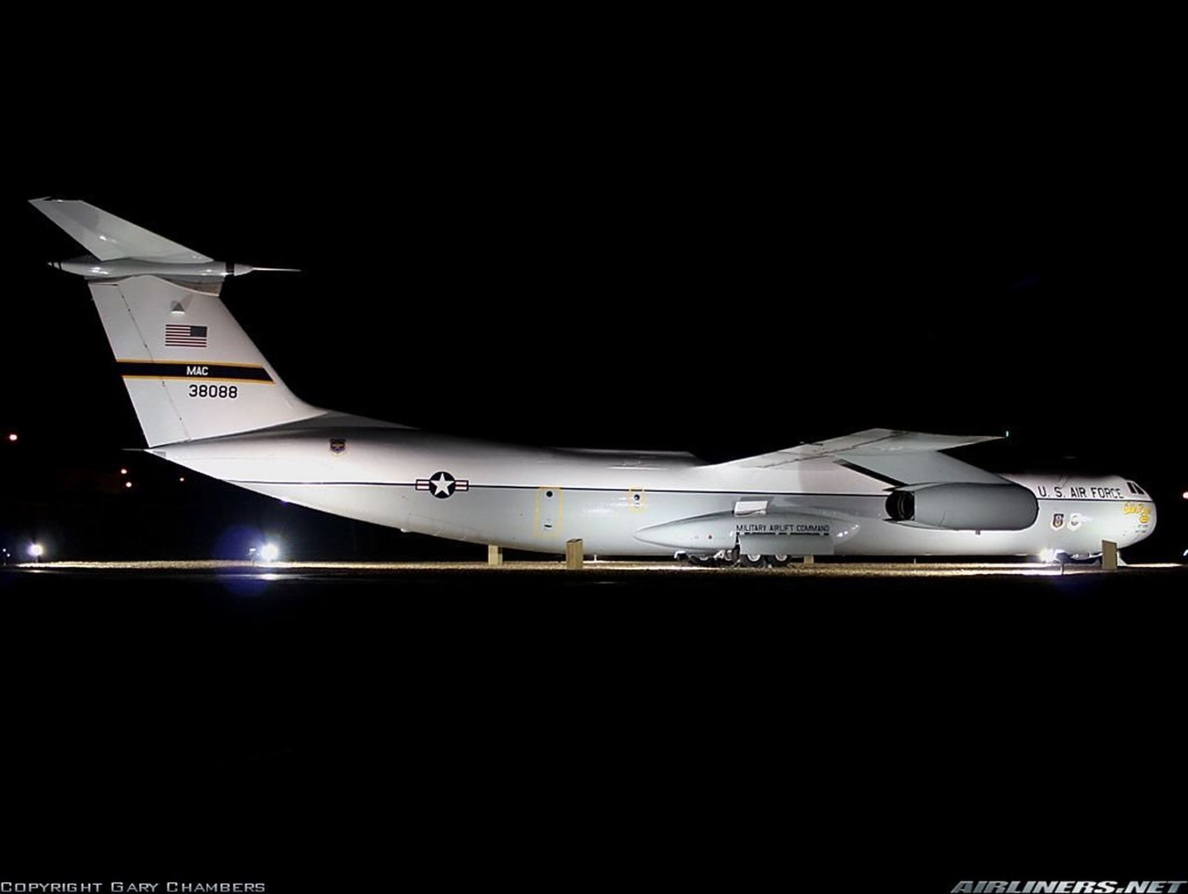 曾经的美国空军王牌c141运输机