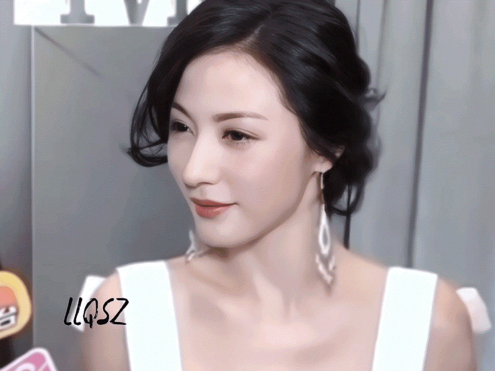 有人说,刘心悠拿前男友肋骨去垫了个鼻子(玩笑).