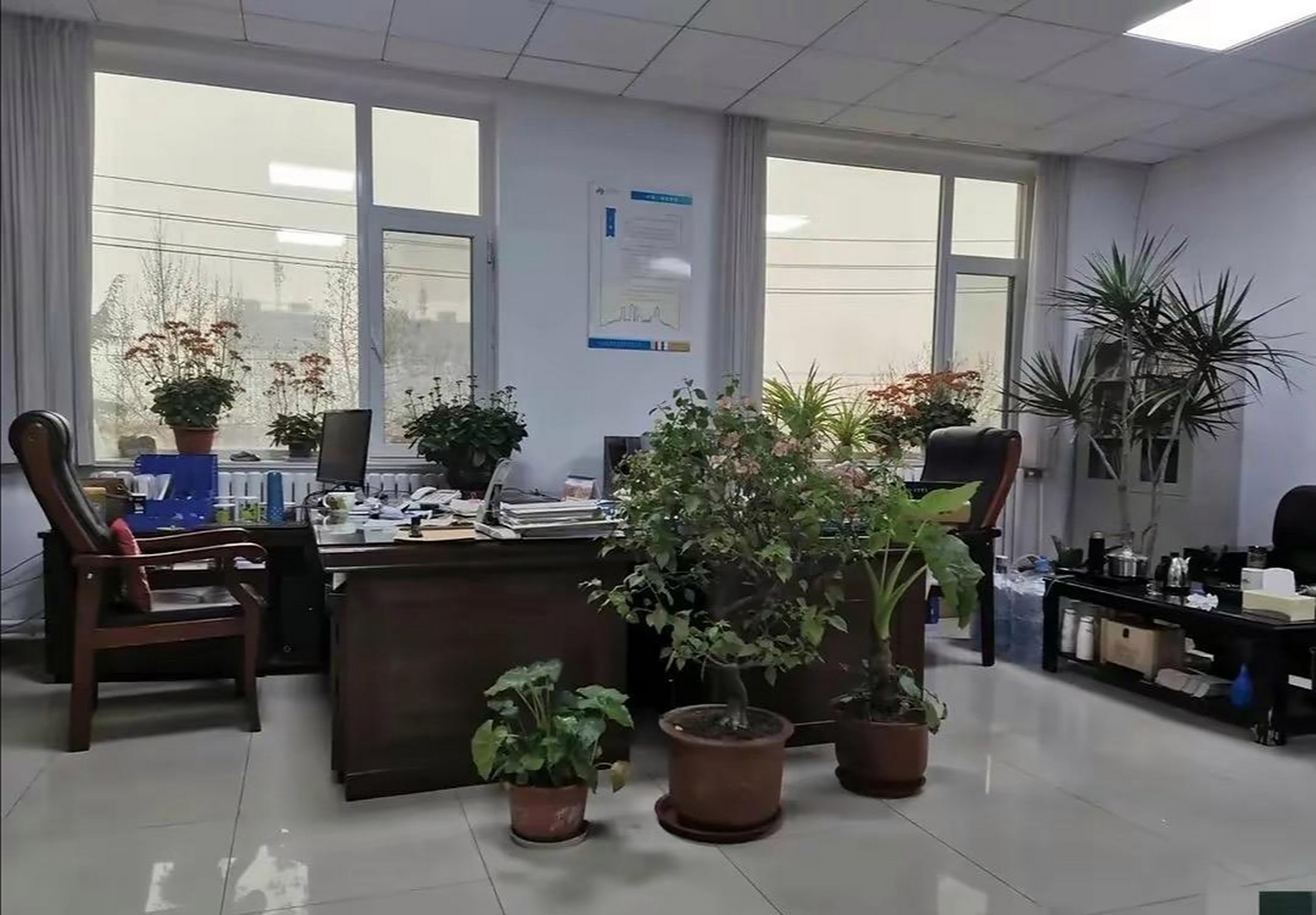 看了政府机关的办公室才知道,为什么每年有那么多人去考公务员了.