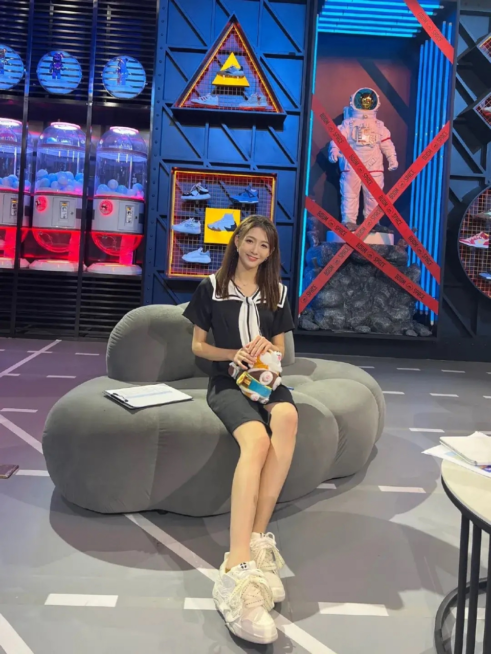 腾讯体育知名美女主播——雪儿#时尚