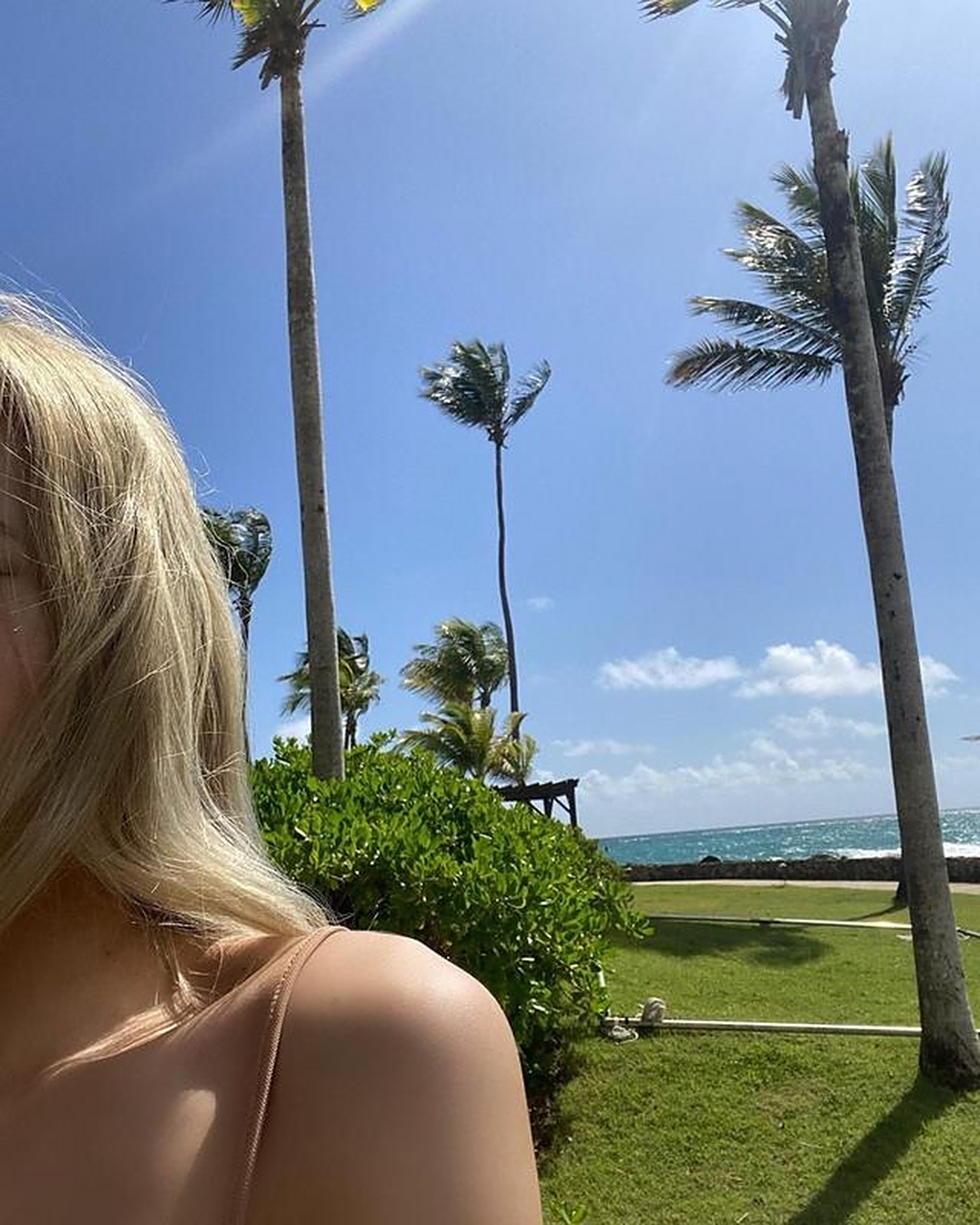 23岁韩国女星,momoland珠伊,可乐瓶身材的逆转美,秀