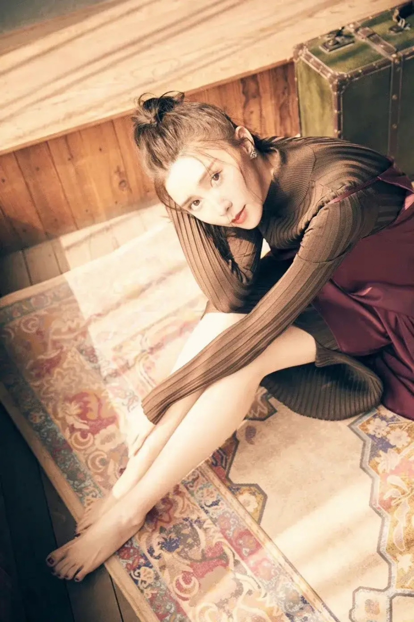 马秋子 ,灰色长裙,大长腿迷人#时尚