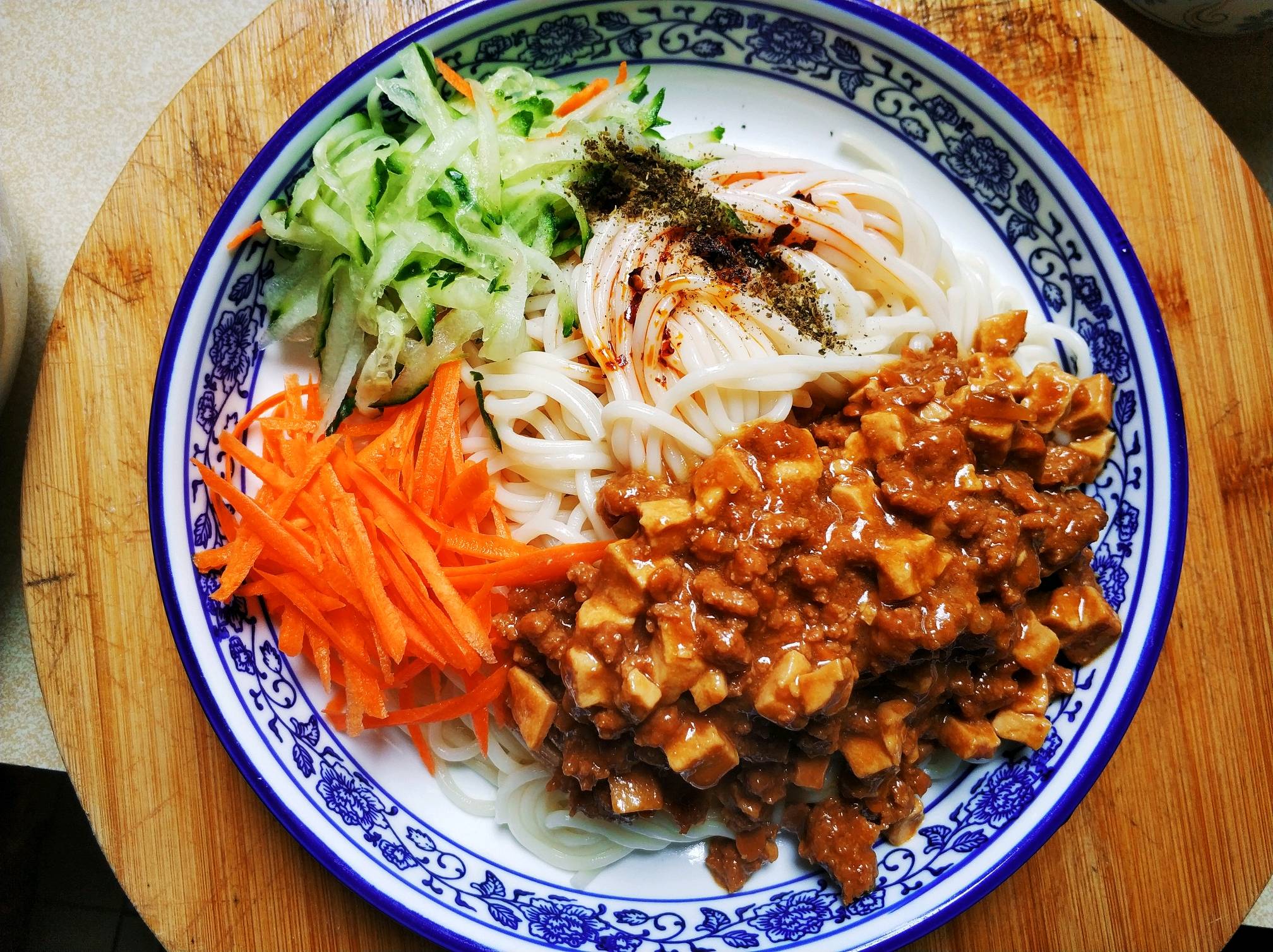 北京的冬日限定美食丰富多样,既有传统的冬季佳肴,也有现代创新的美食