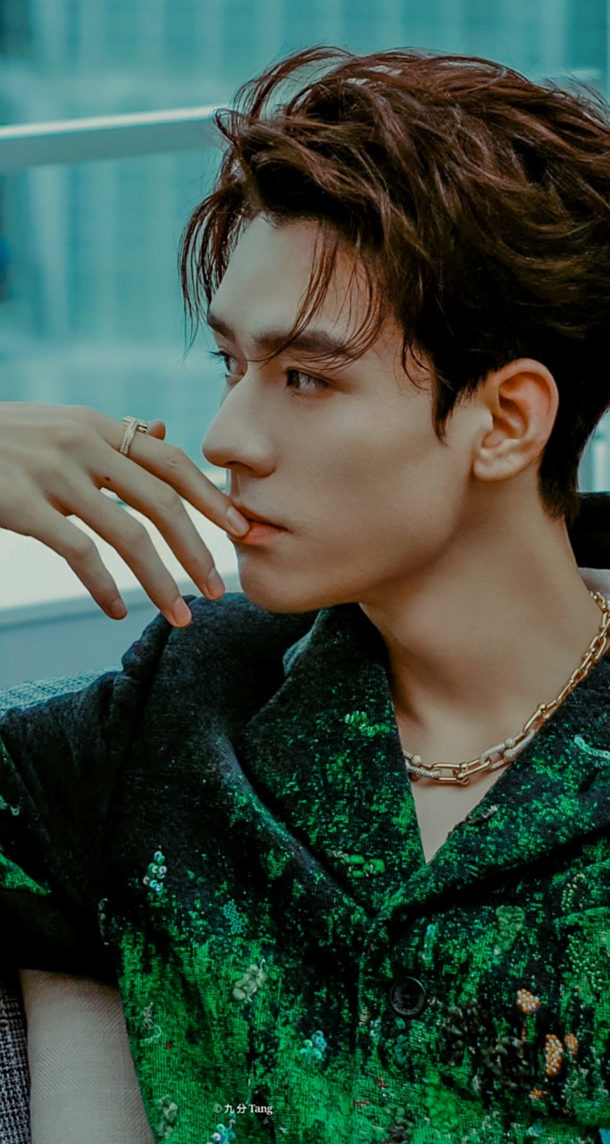 绿野仙踪小王子龚俊@龚俊   #百度网友喜爱人物# #龚俊# #时尚# #红毯