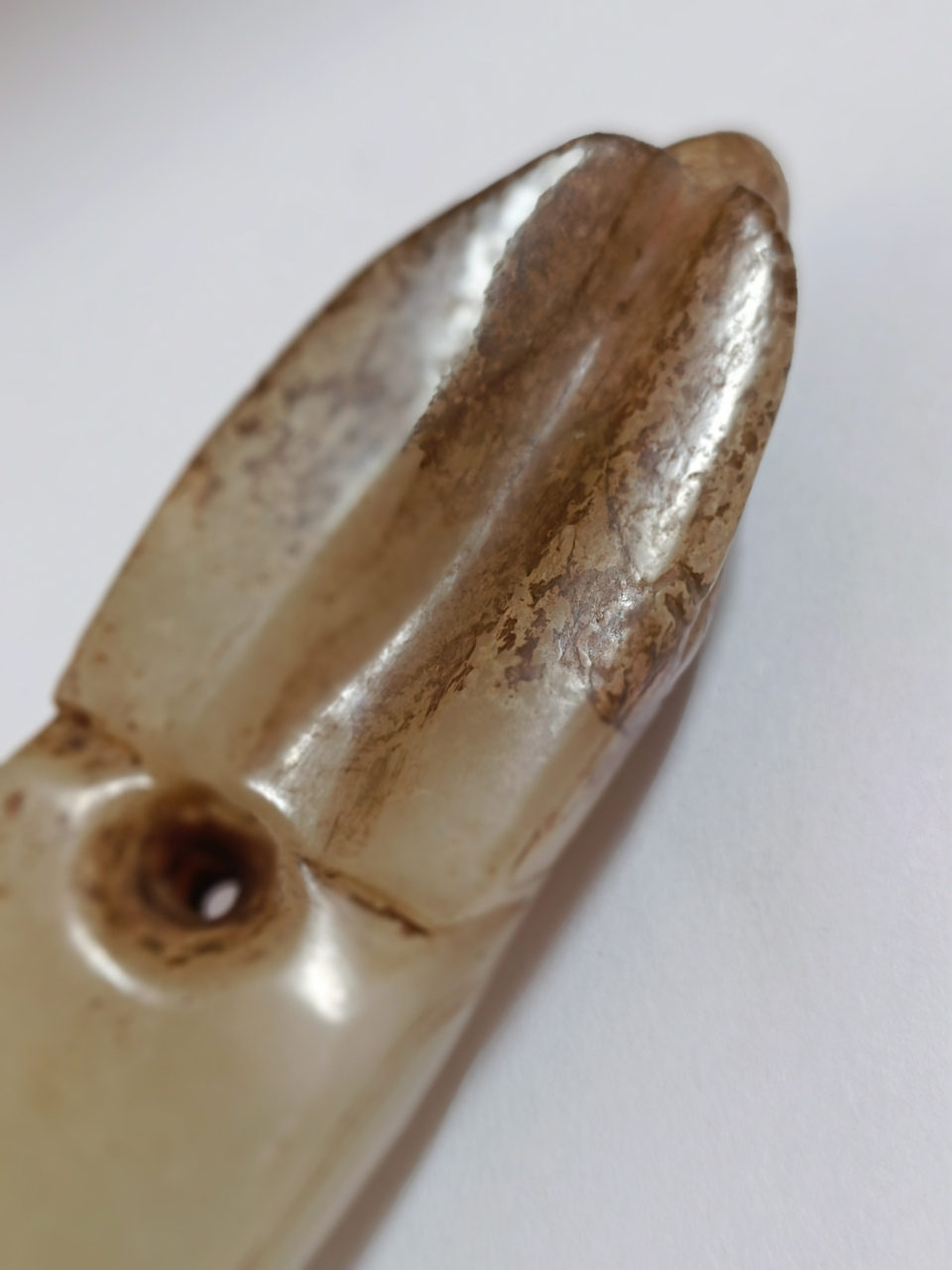 玉兽 西周早期风格 和田白玉 有老磕,局部钙化 鸡骨白