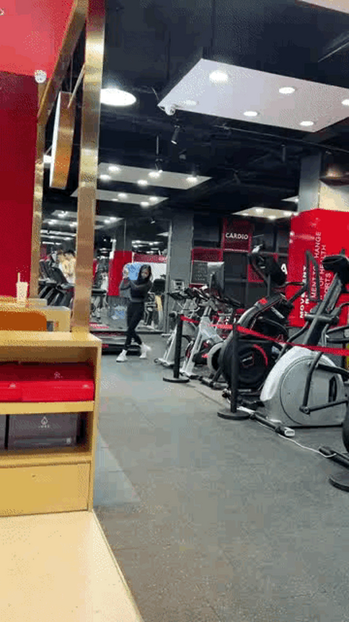 这就是女孩子人前人后的差别