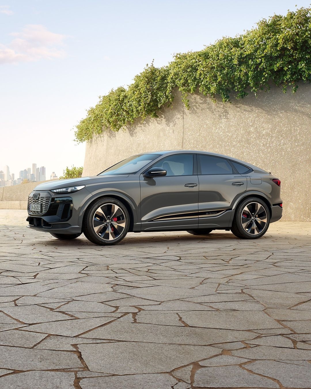 tron来了燃油车都没有整明白搞个大掀背轿跑suv