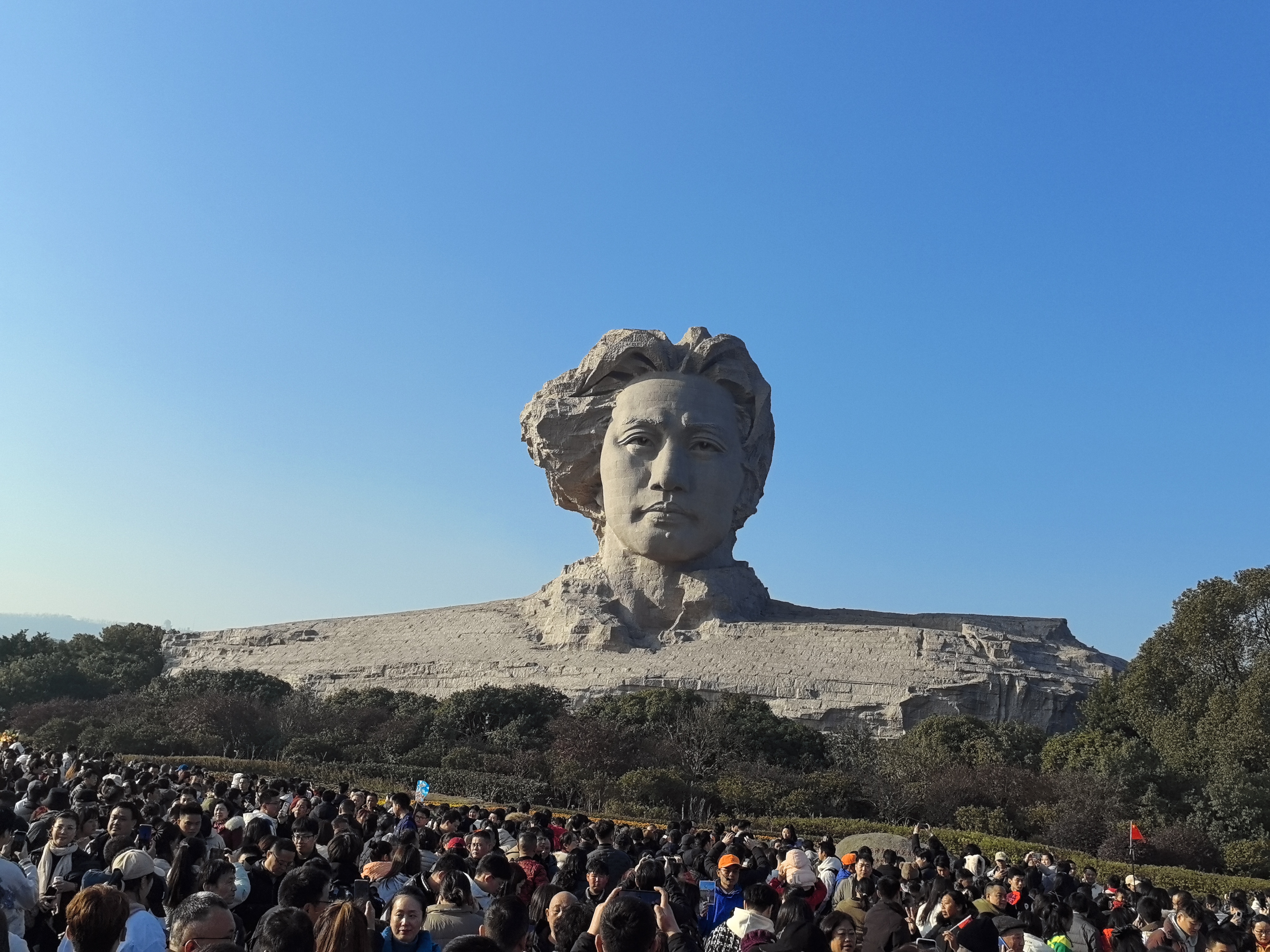 人头堆起来的山图片