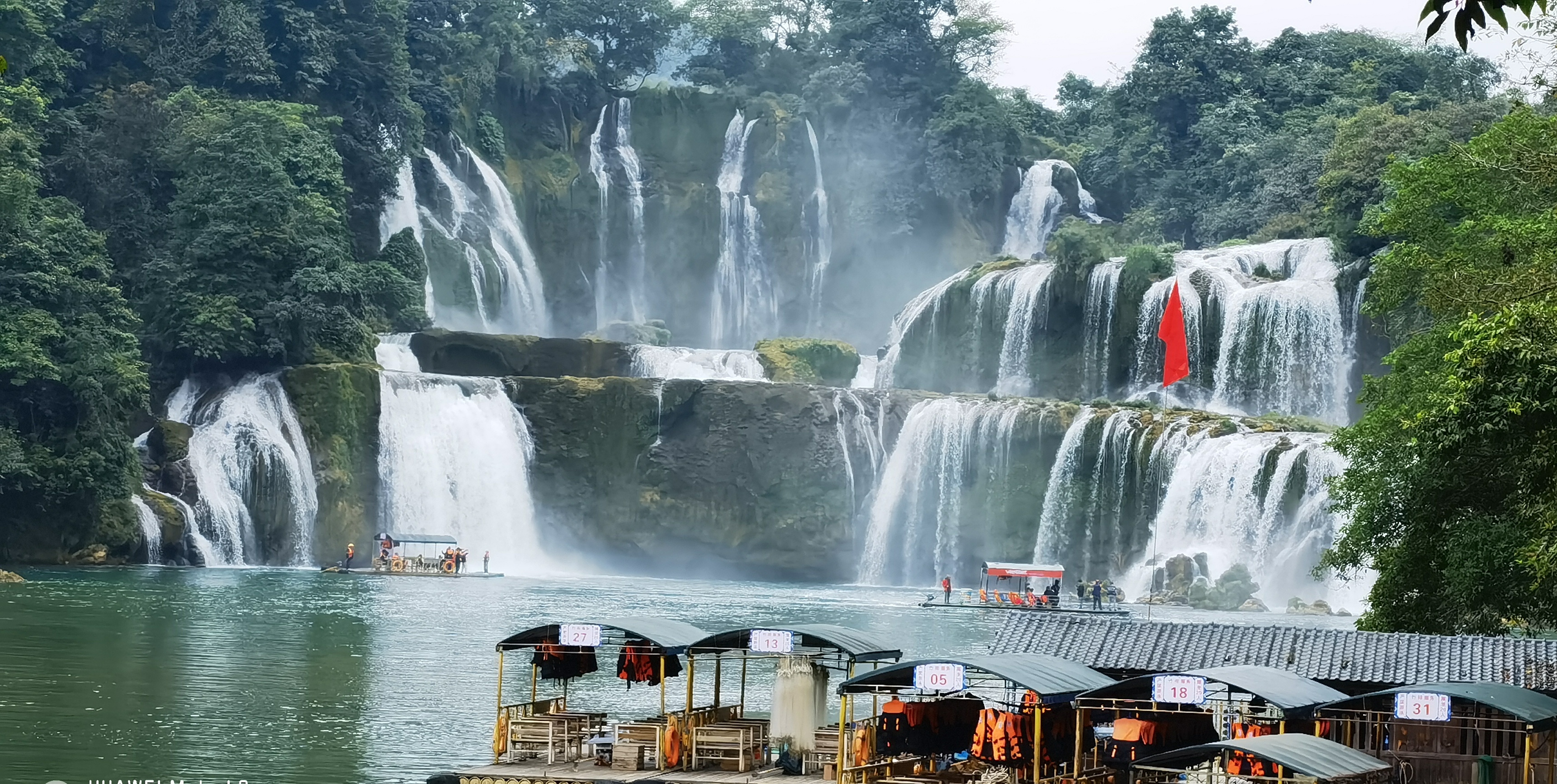 德天跨国大瀑布 世界第四 东南亚第一 我觉得地理是一门有意思的学科