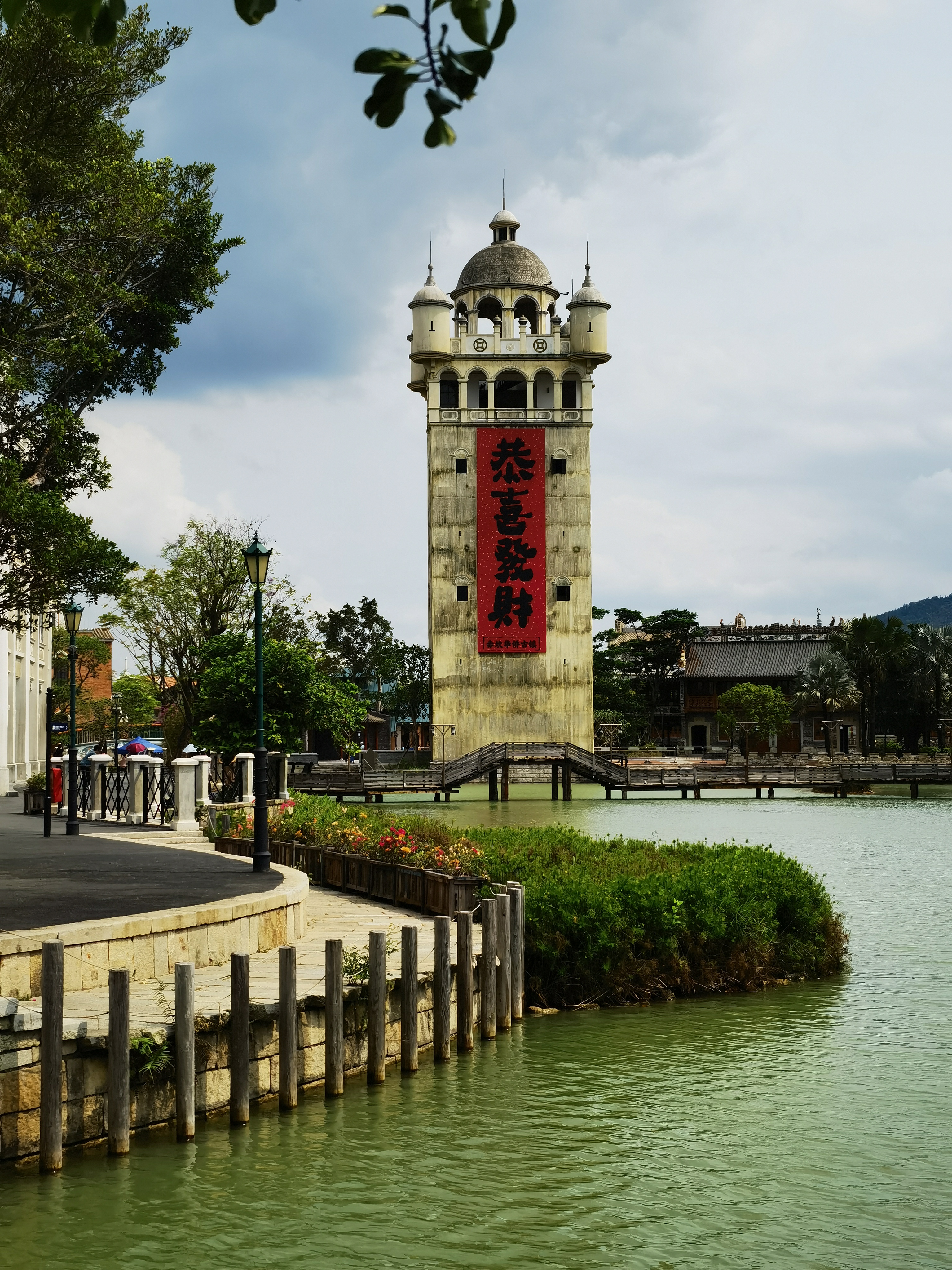 赤坎华侨古镇 仿佛穿越时空 一眼望去,这里的建筑仿佛从历史长河中